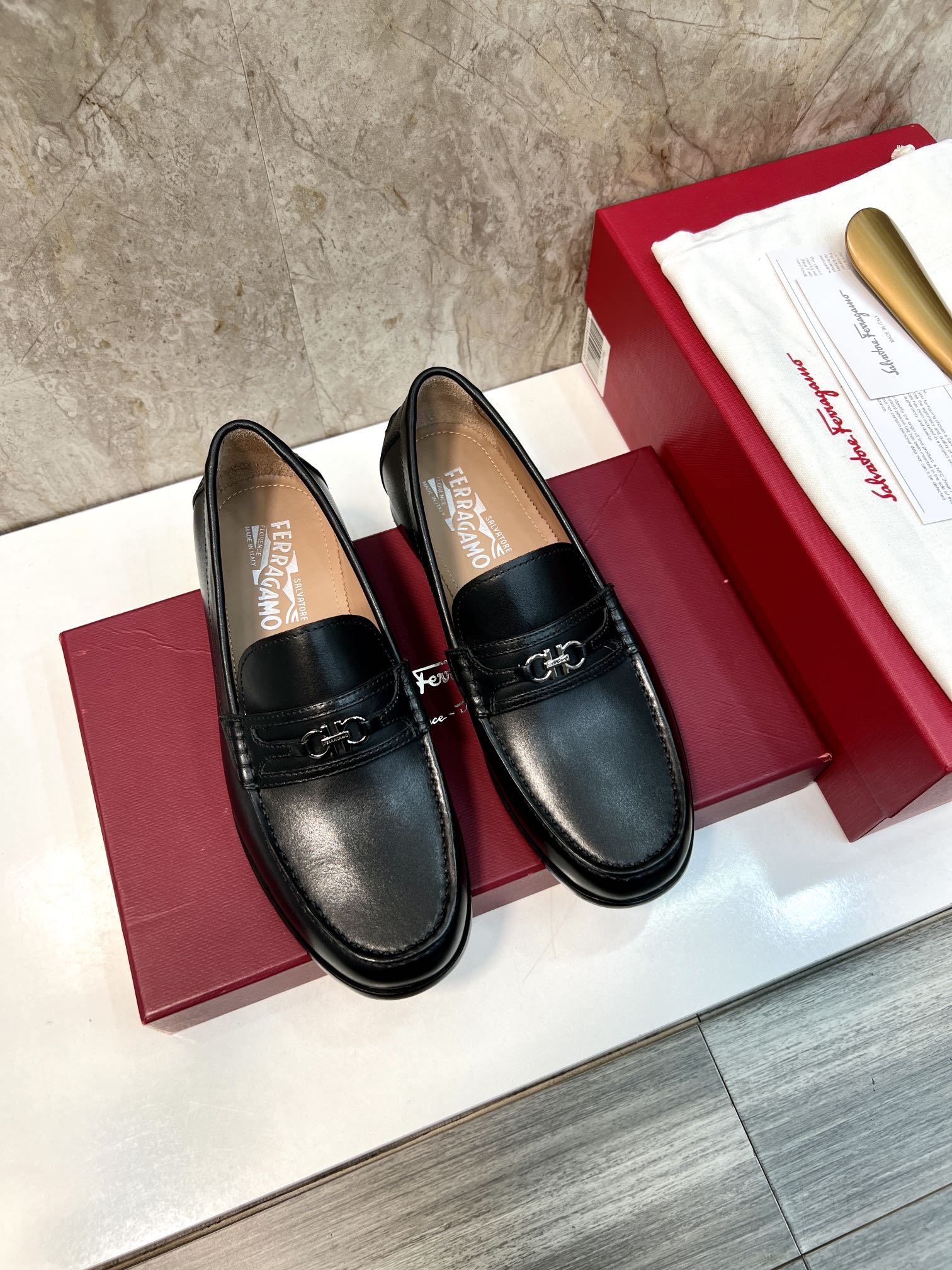 NO:353152,Ferragam~ Size 38-45 F Home New Men's Leather Shoes, Perfect Workmanship, Top Replica, Use imported Italian Calfskin Design, Ancient Hand-Current Color Change with Original Hardware Band, Cowhide Inner/Foot cushion, Imported Original Luxury Leather Soles (38 and 45 Customized No Returns and Exchanges), Ferragamo, Fendi, Cowhide, Leather Soles19860909Ferragam～ 码数38-45  F家新品男士正装皮鞋,完美做工,顶级复刻,采用进口意大利小牛皮设计,古法手工改色搭配原版五金扣饰,牛皮内里/垫脚,进口原版奢华真皮大底,（38和45定做不退换）,,ferragamo,fendi,cowhide,Leather soles,Men's shoes