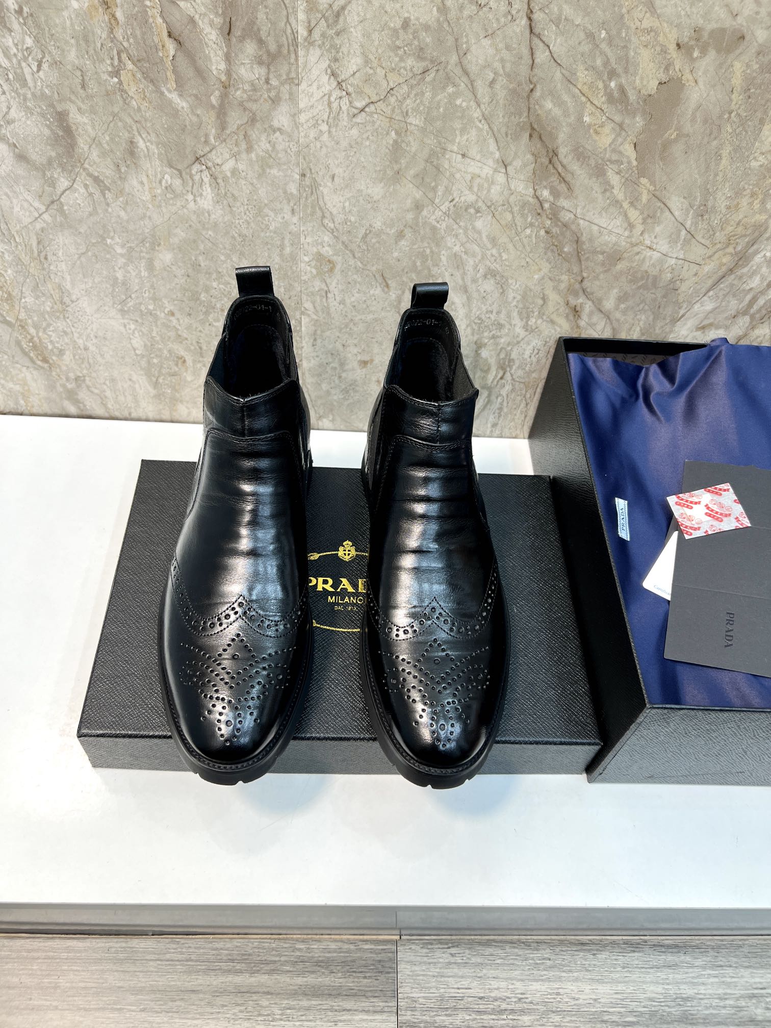 Calidad original real Marca: PRADA (Prada) Tamaño estándar: Tamaño de hombre 38-44 (45 personalizado) Grado: …
