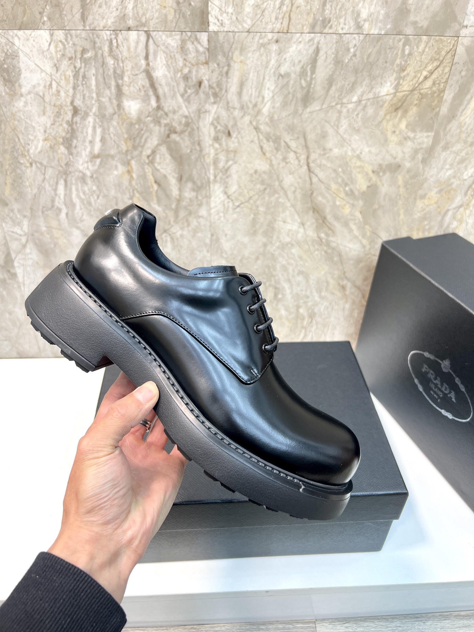 NO:270308,Prada Prada new counter is available simultaneously, upper cowhide/siding beads, water-dyed cowhide inner lining, original rubber outsole, perfect details are impeccable, standard code 39-44,, prada, prada, cowhide19860909普拉达Prada 新款专柜同步发售,鞋面牛皮/开边珠,水染牛皮内里,原版橡胶大底,完美细节无可挑剔,标准码39-44,,prada,prada,cowhide,Men's shoes