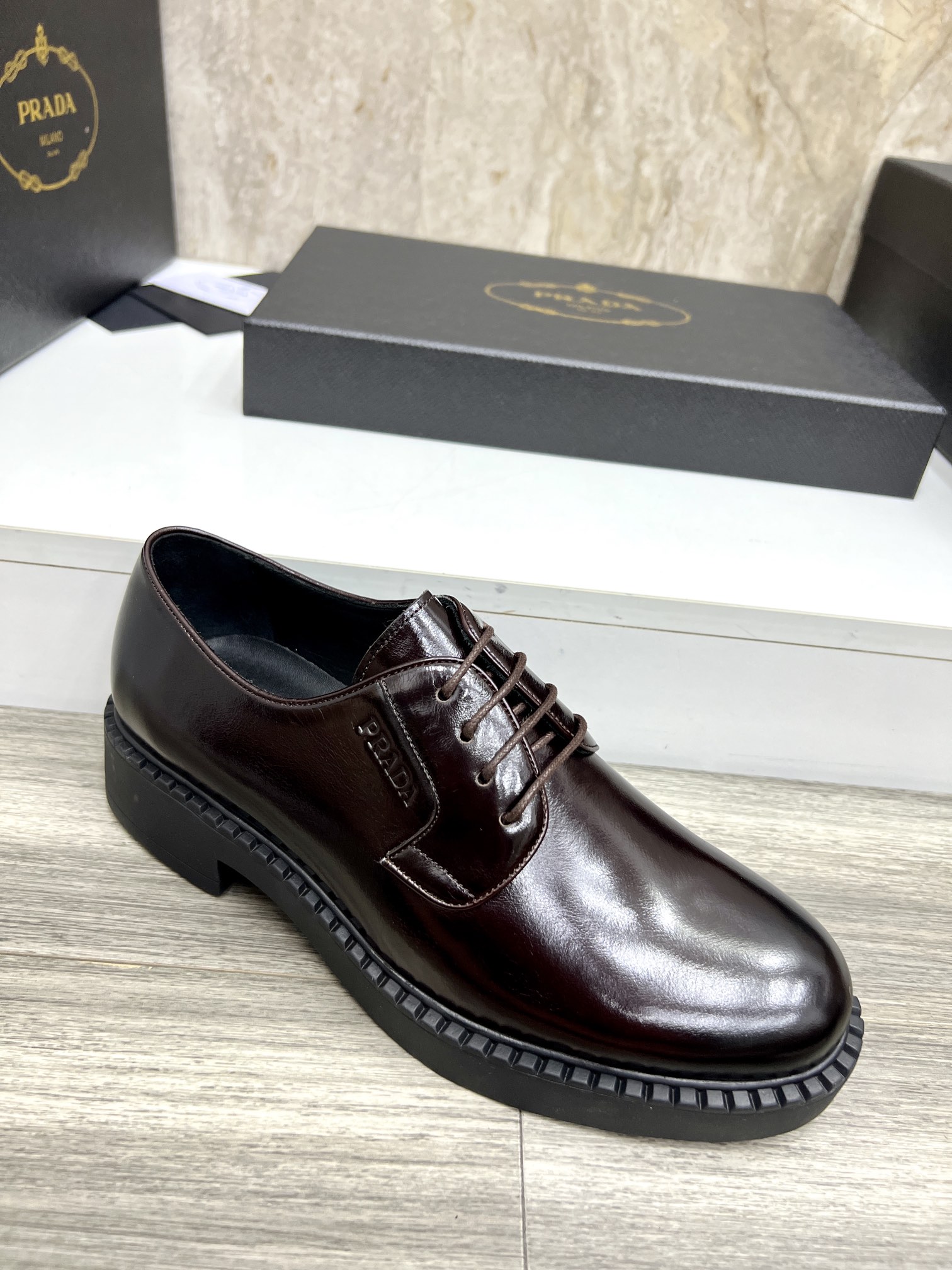 NO:277427,Prada Prada new counter is available simultaneously, with cow velvet upper, water-dyed cowhide inner lining, original rubber outsole, perfect details, standard code 38–44 (45 customized.,,prada,prada,cowhide19860909普拉达Prada 新款专柜同步发售,鞋面牛绒,水染牛皮内里,原版橡胶大底,完美细节无可挑剔,标准码38–44（45订做.,,prada,prada,cowhide,Men's shoes