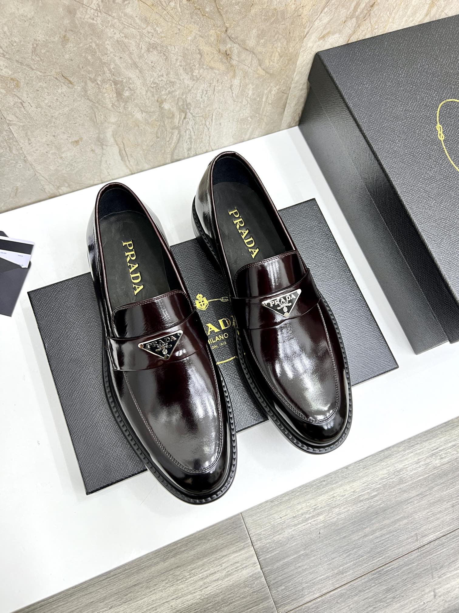 NO:271745,Prada Prada new counter is available simultaneously, with cow velvet on the upper, water-dyed cowhide inner lining, original foamed sole, perfect details are impeccable, standard code 38–44 (45 customized.,,prada,prada,cowhide19860909普拉达Prada 新款专柜同步发售,鞋面牛绒,水染牛皮内里,原版发泡大底,完美细节无可挑剔,标准码38–44（45订做.,,prada,prada,cowhide,Men's shoes
