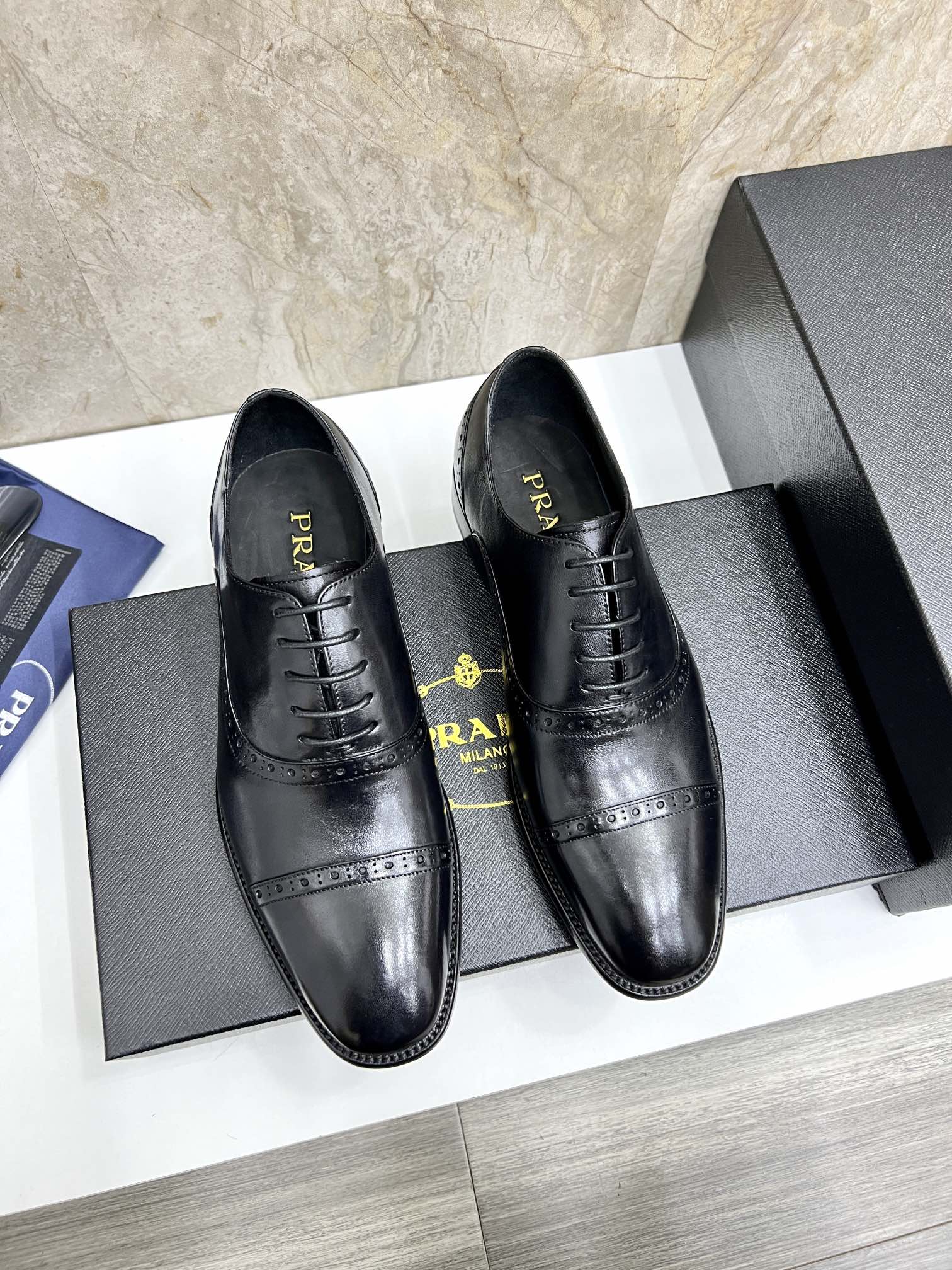 NO:273789,PRADA ~ Size 38-44 (45/46 customized P P home original list official website new high-end men's leather shoes, top-level original single replica, using imported edge beads/calfskin, calfskin breathable inner lining, original leather outsole!,,prada,cowhide,Leather soles19860909PRADA～ 码数38-44（45/46订做 P P家原单官网新品男士高端皮鞋,顶级原单复刻,采用进口开边珠/小牛皮,小牛皮透气内里,原版真皮大底！,,prada,cowhide,Leather soles,Men's shoes