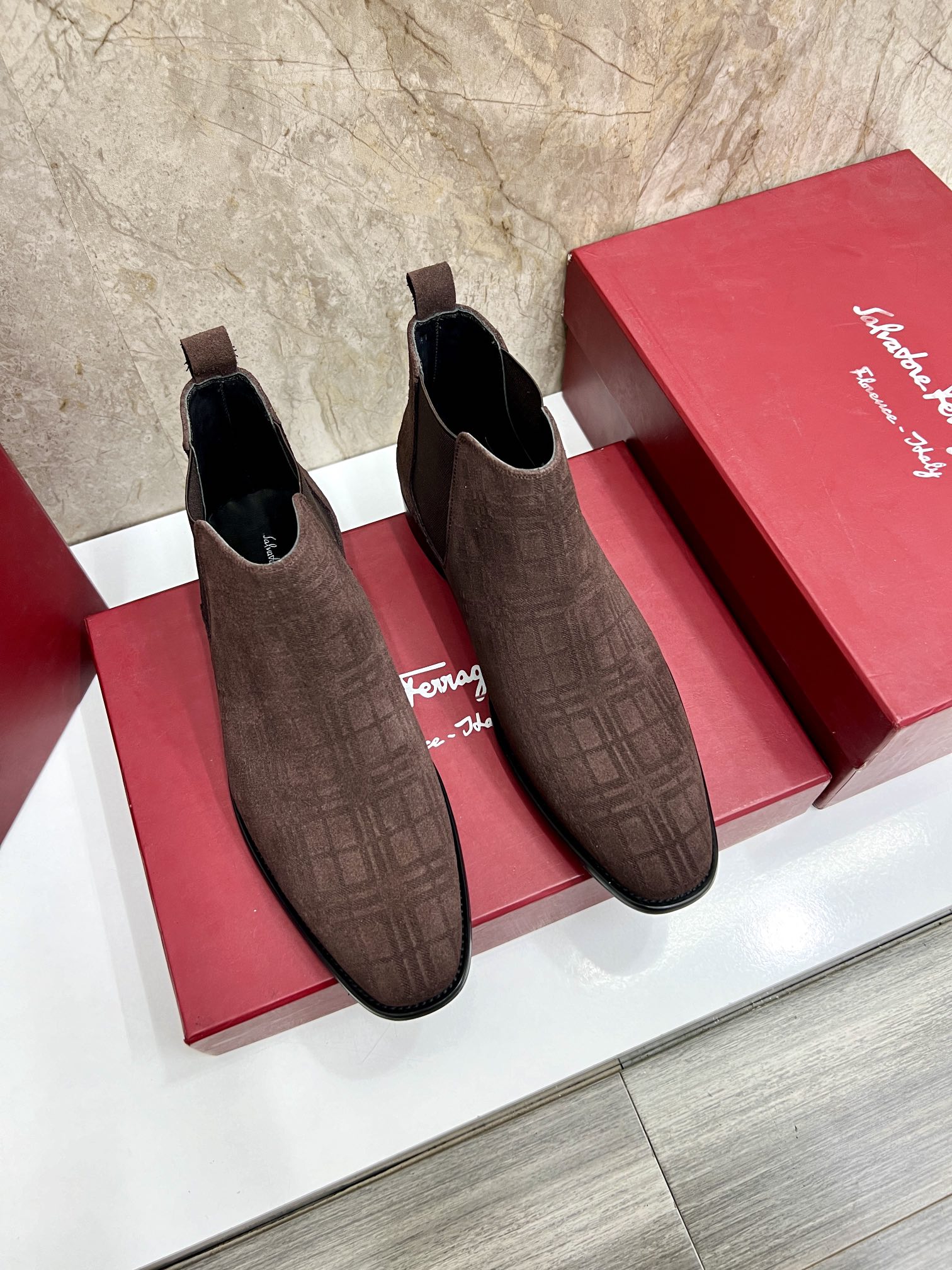 NO:587115,Original order quality Brand Ferragamo (Ferragamo) One size larger than men's size 38-44 (45 custom-made) The same grade as the official website High-end men's shoes Material original cowhide leather lining, original outsole Style category Chelsea men's boots Fashion trend Color picture, Ferragamo men's boots, ferragamo, ferragamo, boots, cowhide19860909原单品质 品牌Ferragamo（菲拉格慕） 偏大一码男码38–44（45定做） 等级官网同款 高端男鞋 材料原版牛皮 牛皮内里、原版大底 款式类别切尔西男靴 时尚潮流 颜色实物图,菲拉格慕男靴,ferragamo,ferragamo,boots,cowhide,Men's shoes