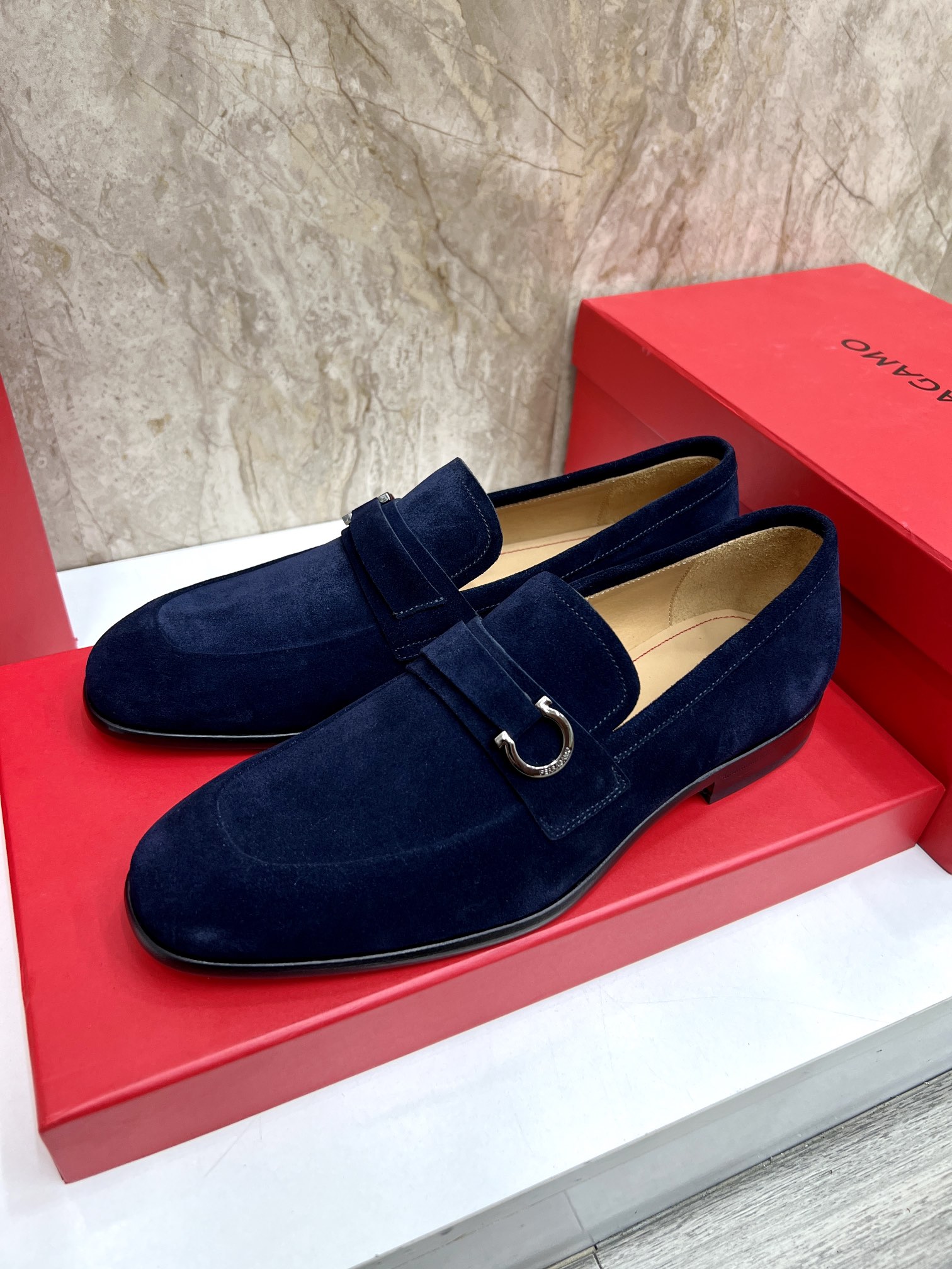 Salvatore Ferragamo Men's Suede Loafers with Iconic Buckle Detail 3 i1726951443 1274 7