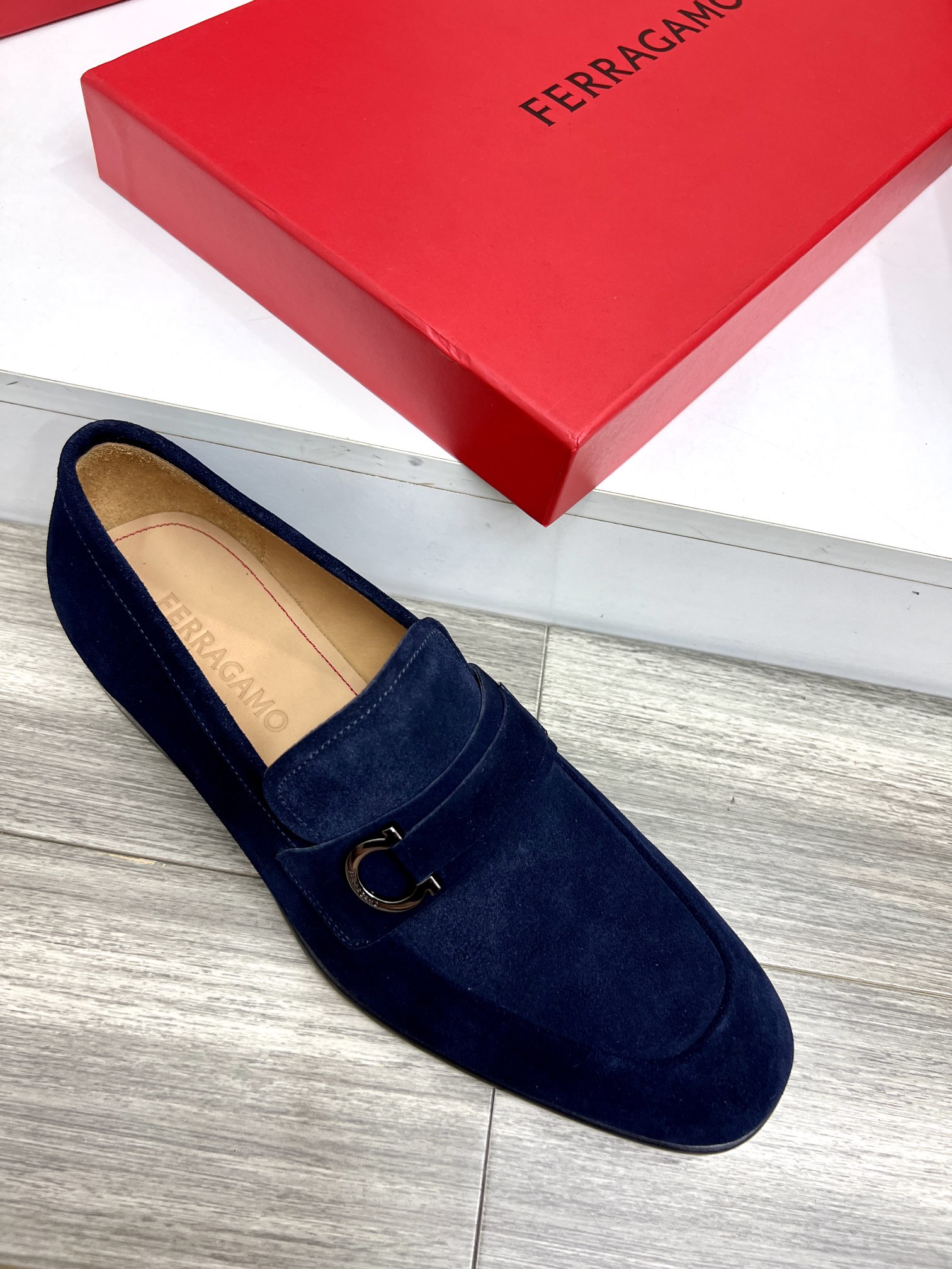 Salvatore Ferragamo Men's Suede Loafers with Iconic Buckle Detail 7 i1726951443 7494 3