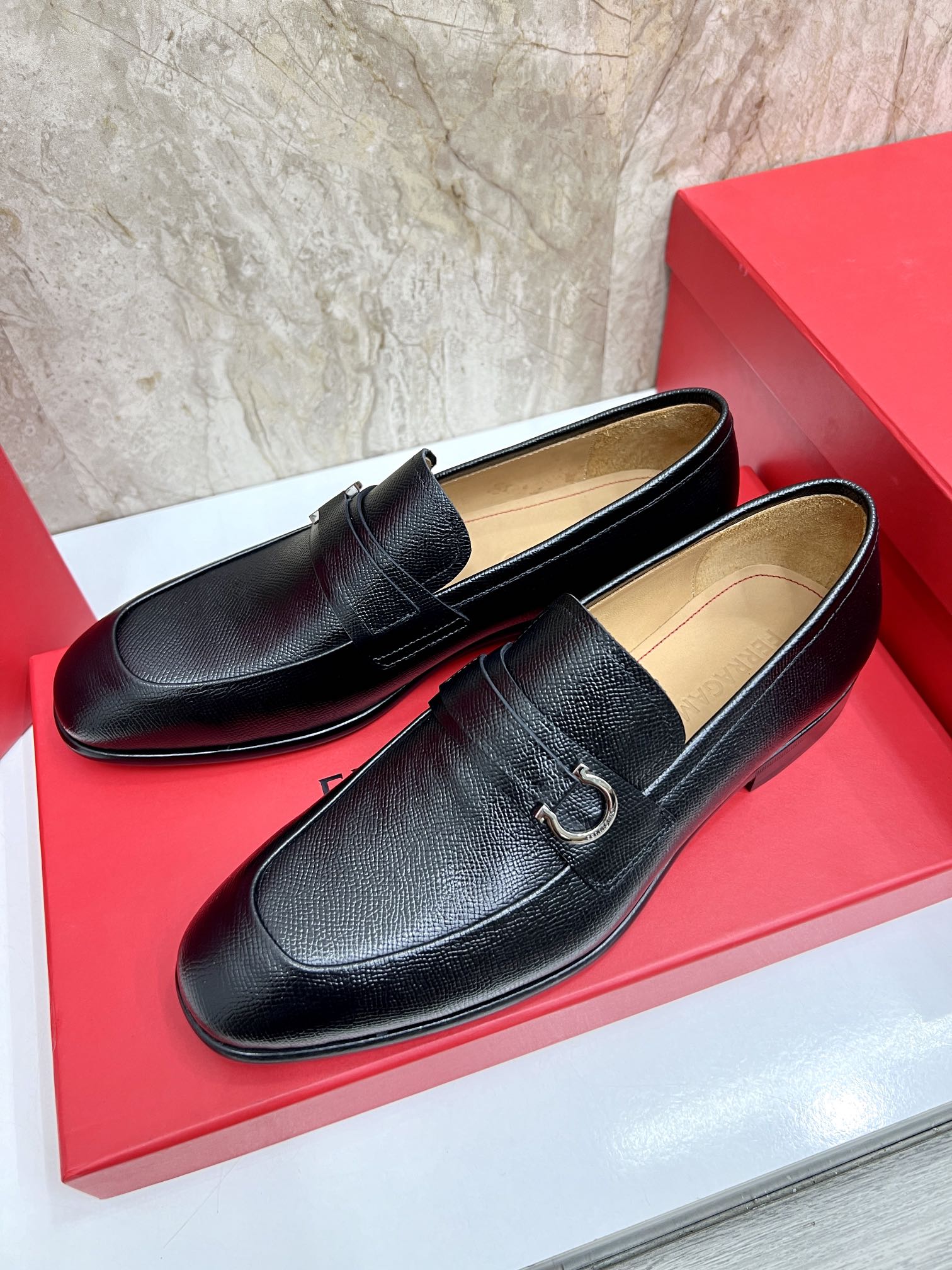 Salvatore Ferragamo Men's Black Leather Loafers with Gancini Detail 3 i1726951490 3933 0
