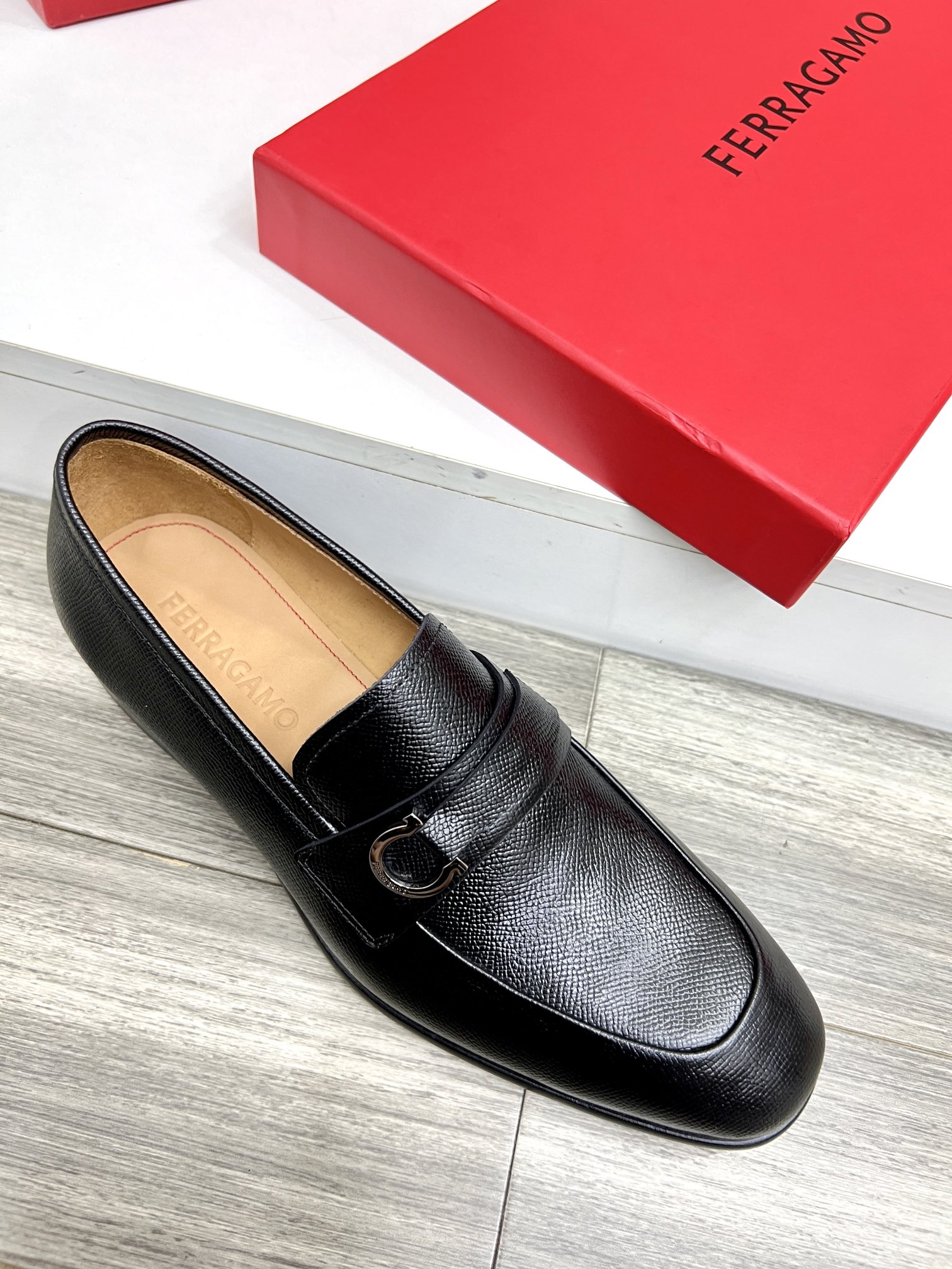 Salvatore Ferragamo Men's Black Leather Loafers with Gancini Detail 7 i1726951490 6761 5