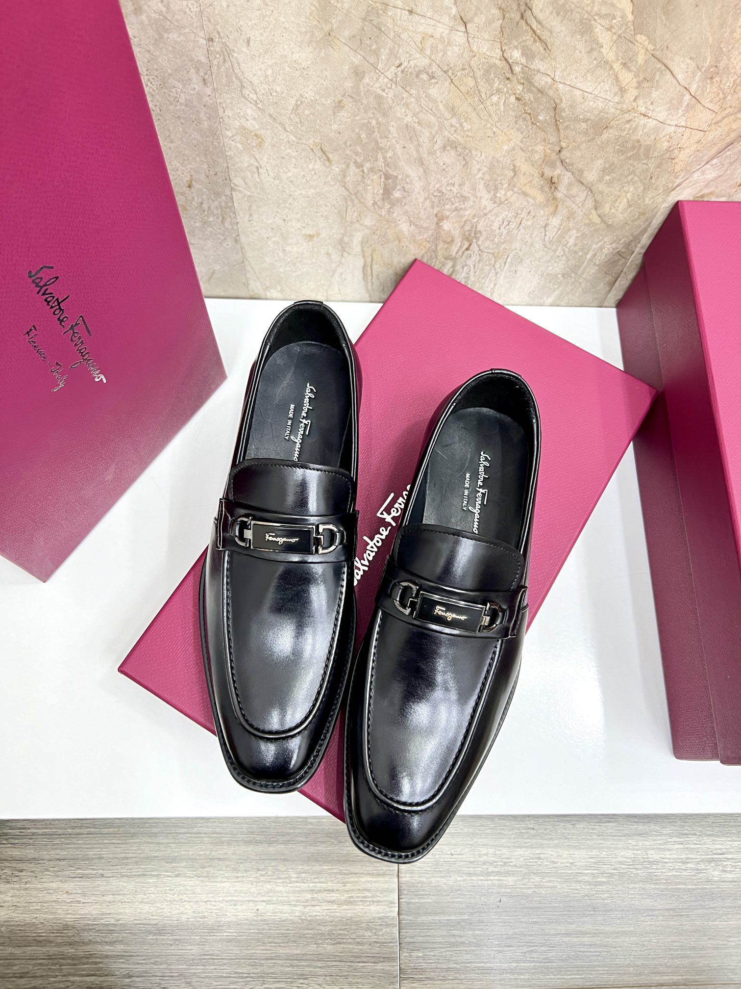 Salvatore Ferragamo Men's Leather Loafers with Gancini Ornament 6 i1727294043 1383 4