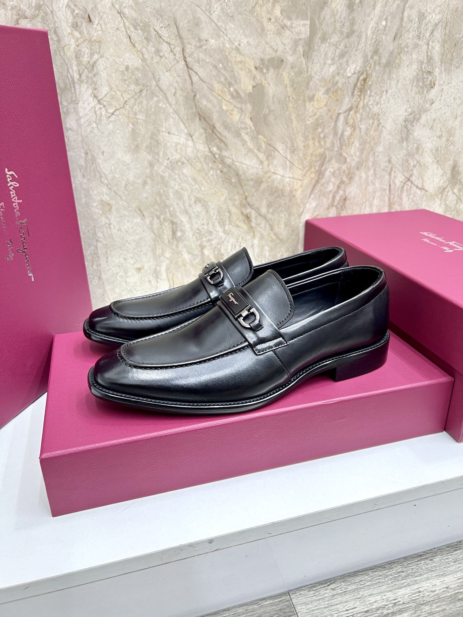 Salvatore Ferragamo Men's Leather Loafers with Gancini Ornament 3 i1727294043 6991 7