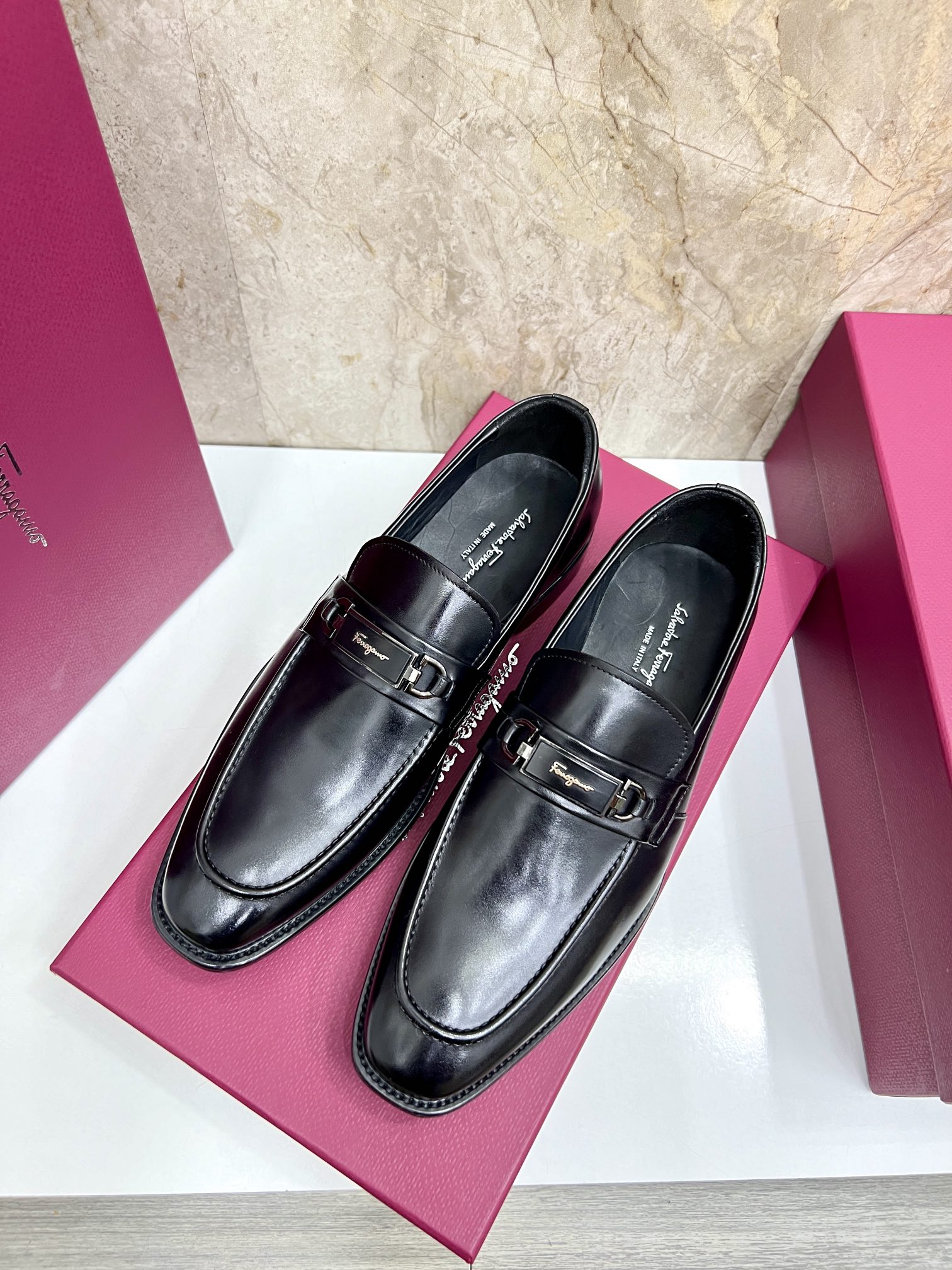Salvatore Ferragamo Men's Leather Loafers with Gancini Ornament 4 i1727294043 723 2