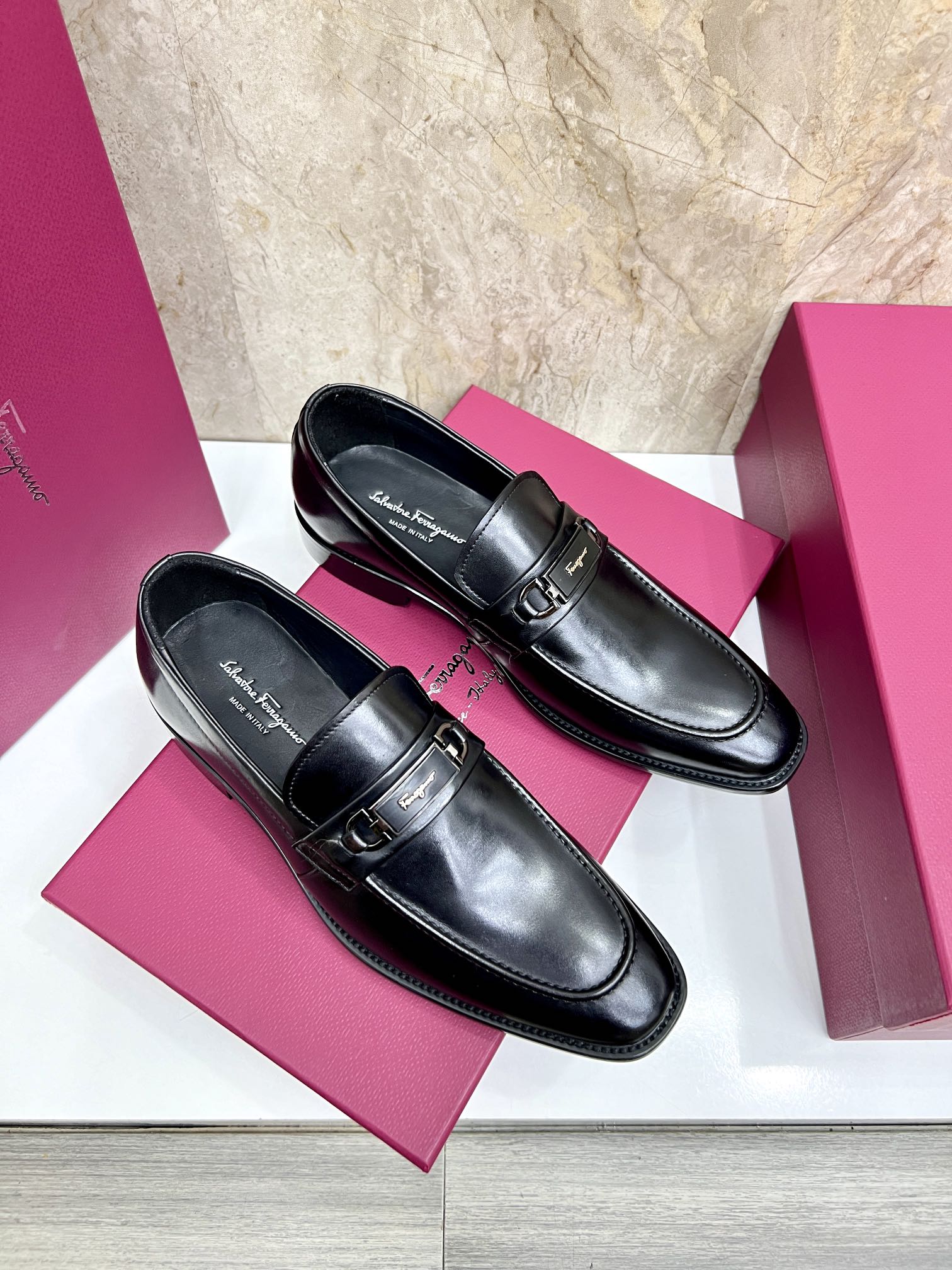 Salvatore Ferragamo Men's Leather Loafers with Gancini Ornament 5 i1727294044 3643 8