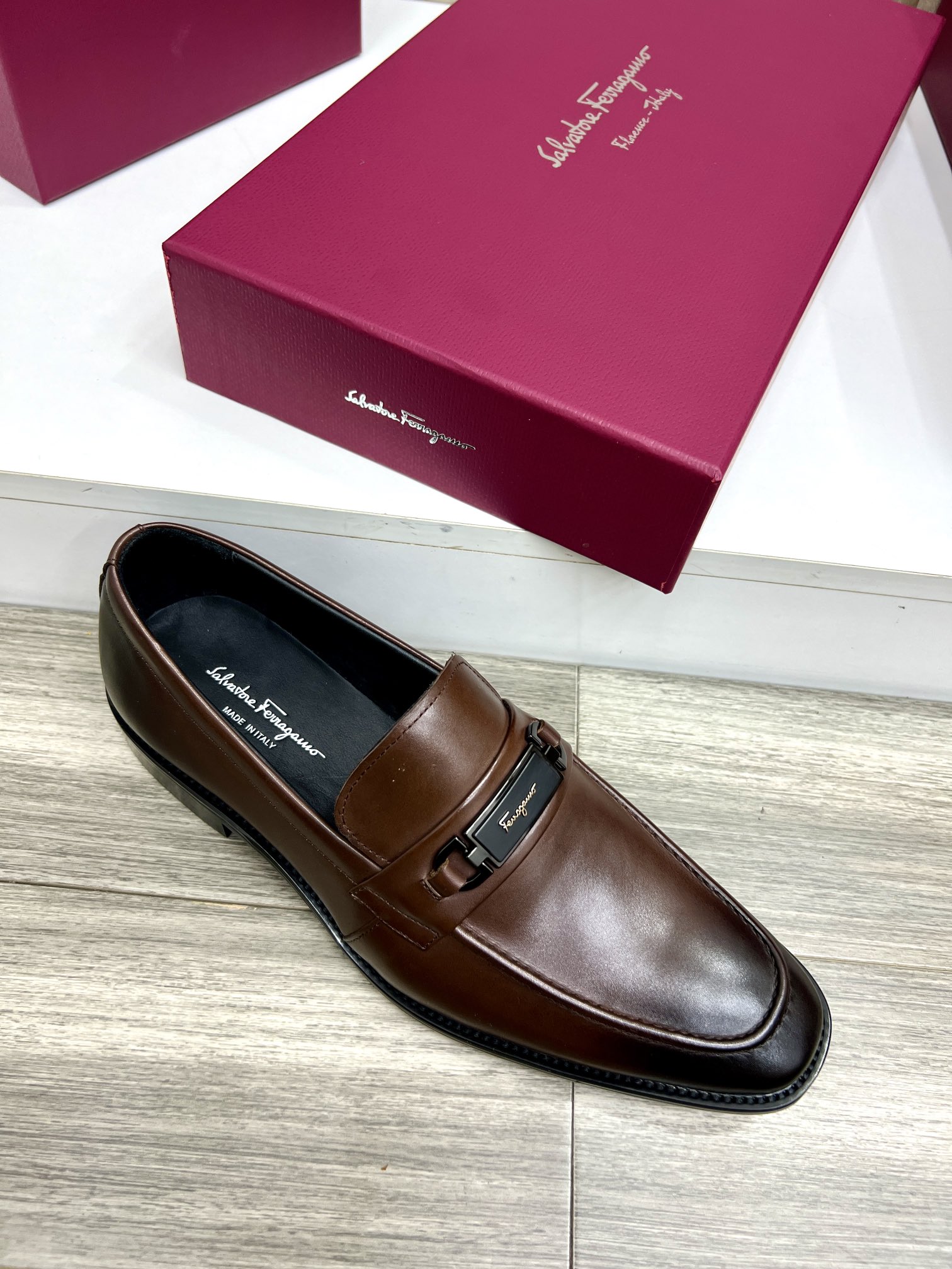 Salvatore Ferragamo Men's Leather Loafers with Gancini Ornament, Brown 7 i1727294058 73 8