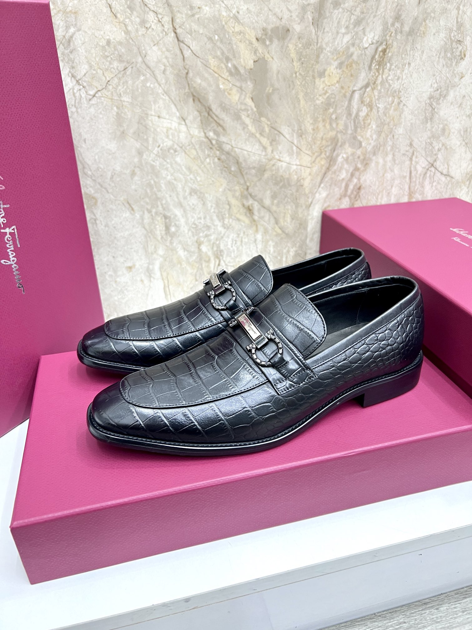 SF Men's Leather Loafers with Gancini Buckle - Stylish & Comfortable 3 i1727294080 2844 5