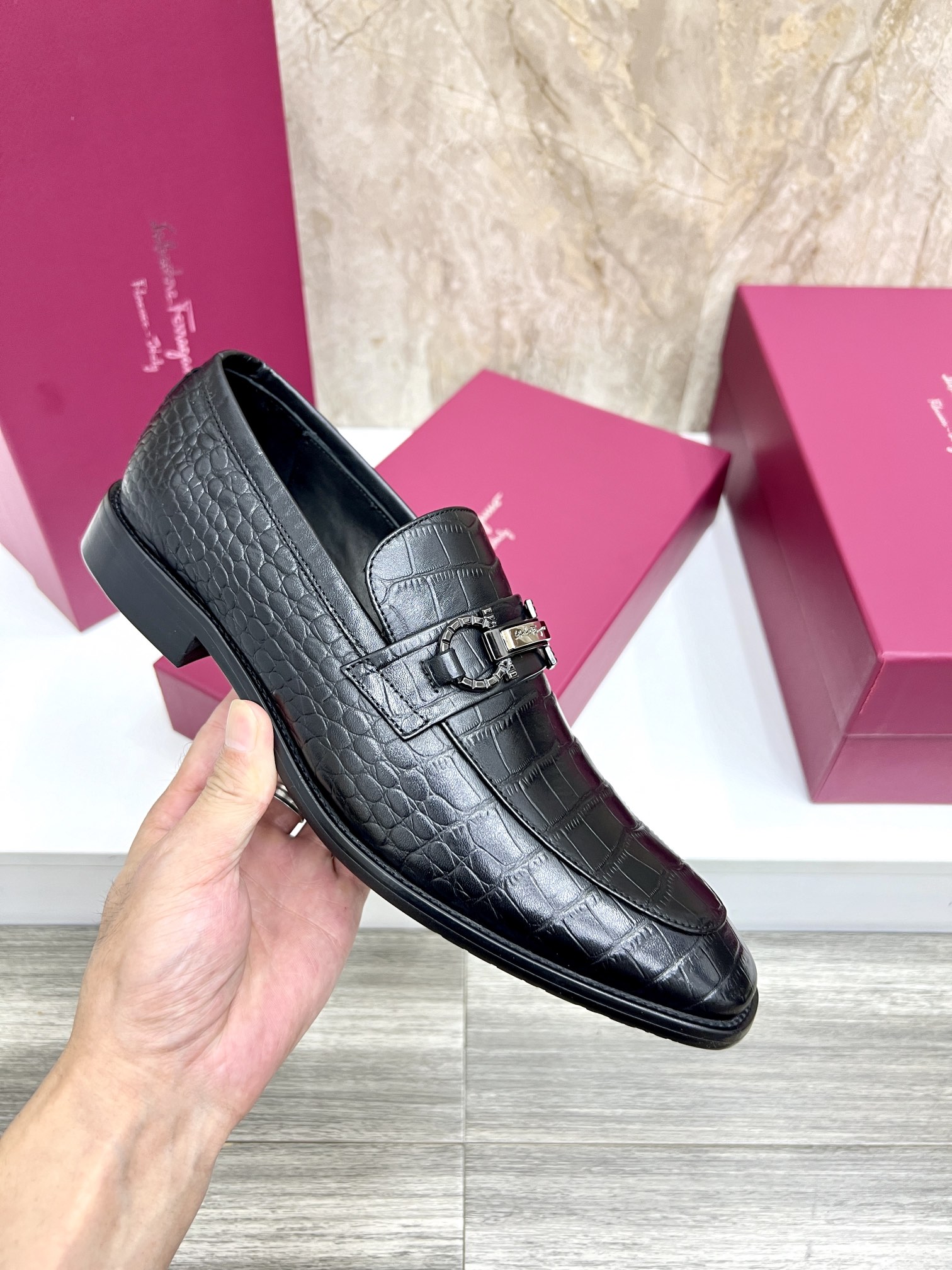 SF Men's Leather Loafers with Gancini Buckle - Stylish & Comfortable 8 i1727294080 6933 6