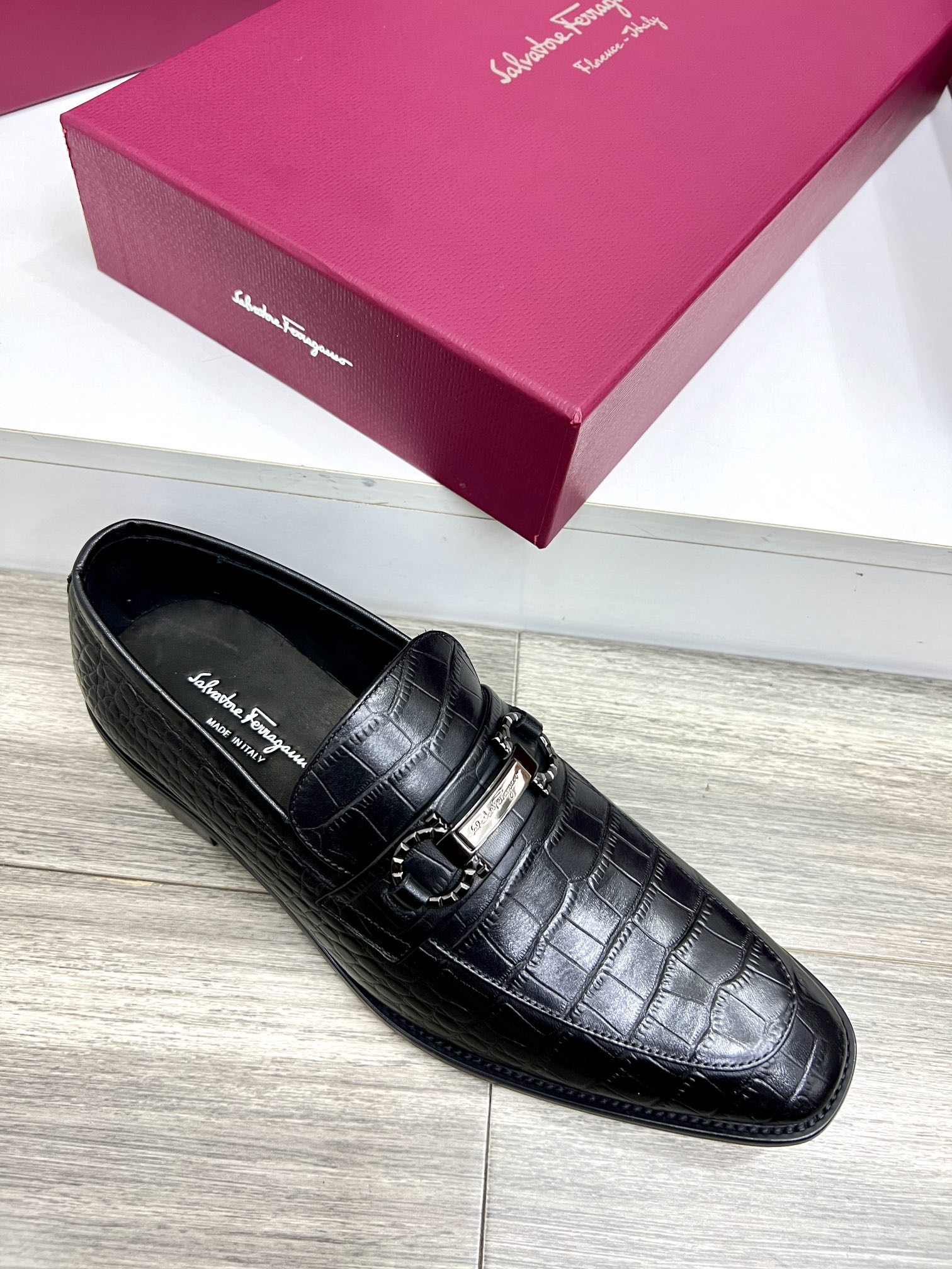 SF Men's Leather Loafers with Gancini Buckle - Stylish & Comfortable 7 i1727294080 7635 0