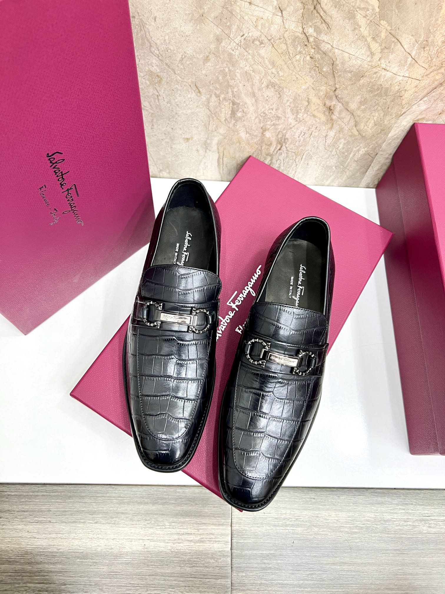 SF Men's Leather Loafers with Gancini Buckle - Stylish & Comfortable 6 i1727294080 9995 3