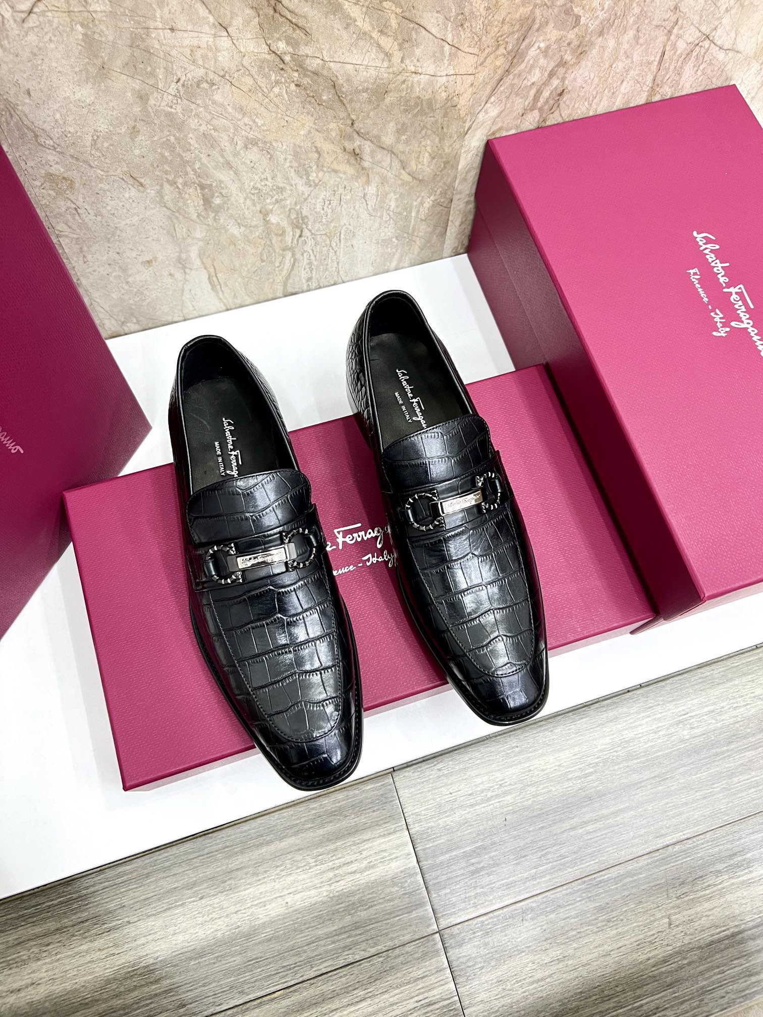 SF Men's Leather Loafers with Gancini Buckle - Stylish & Comfortable 1 SF Men's Leather Loafers with Gancini Buckle - Stylish & Comfortable