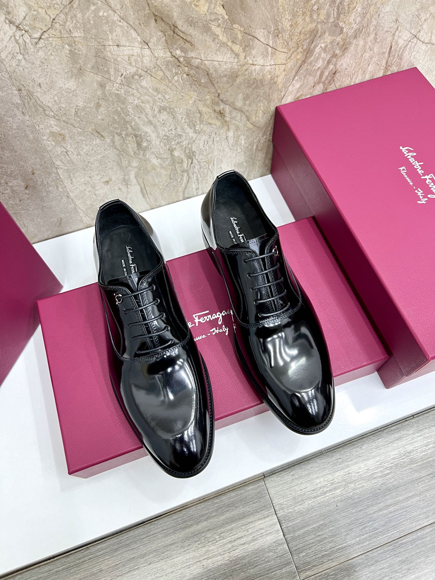 Salvatore Ferragamo Men's Leather Oxford Dress Shoes - Black, Size 38-44 1 Salvatore Ferragamo Men's Leather Oxford Dress Shoes - Black, Size 38-44