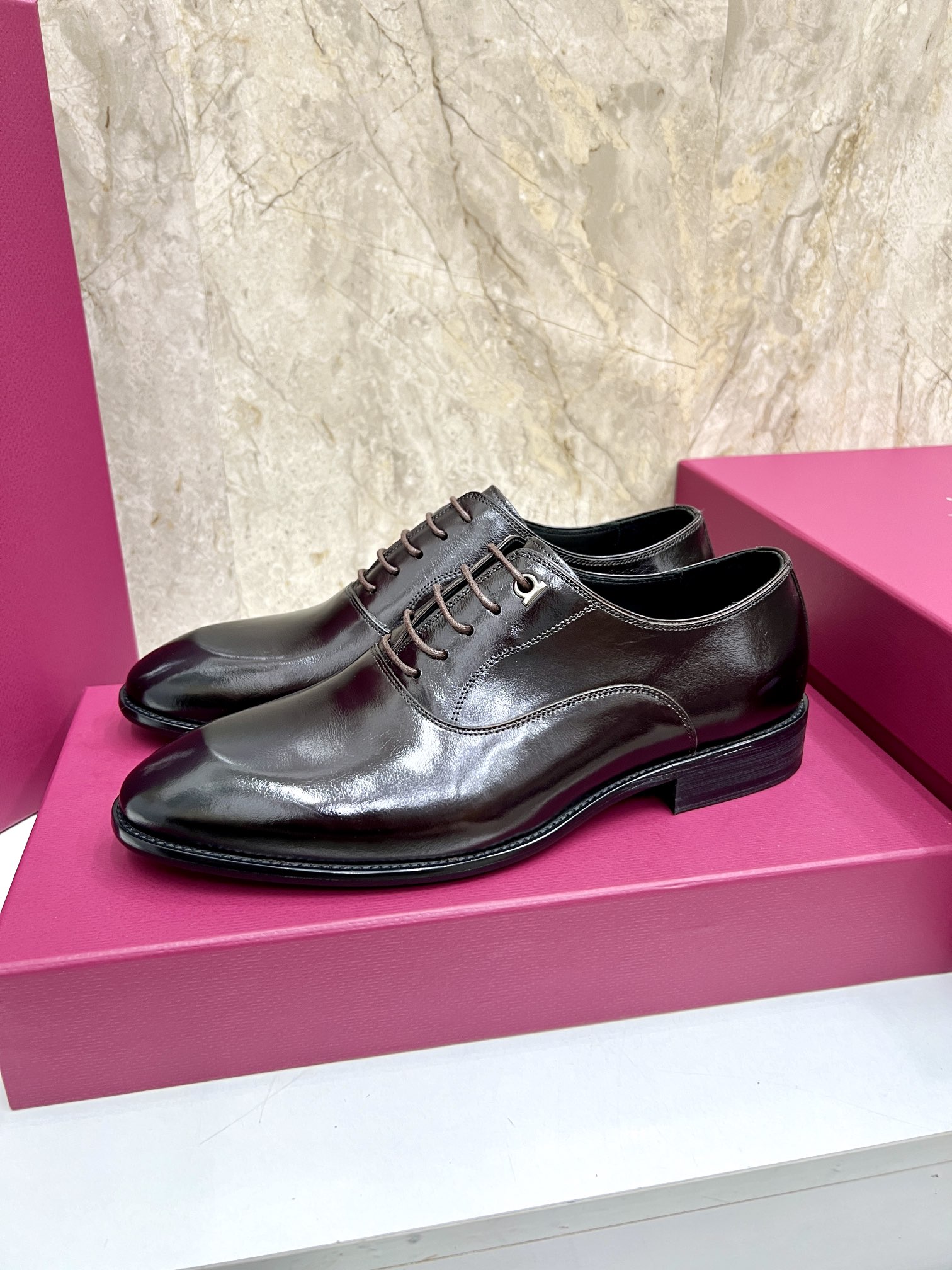 Salvatore Ferragamo Men's Leather Dress Shoes - Classic Lace-Up Oxfords 3 i1727294274 8846 2