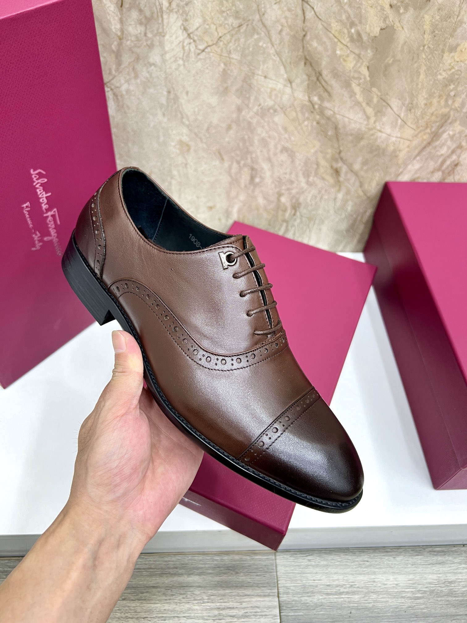 Salvatore Ferragamo Men's Leather Oxfords Dress Shoes - Classic Style 7 i1727294310 3465 2