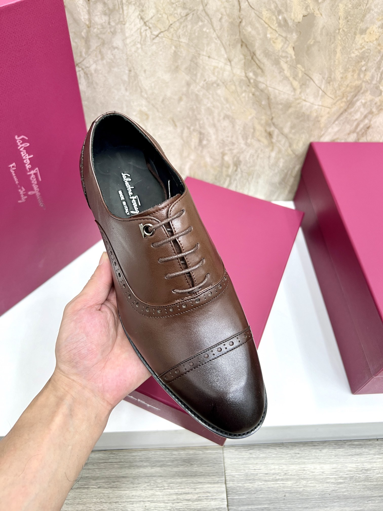 Salvatore Ferragamo Men's Leather Oxfords Dress Shoes - Classic Style 8 i1727294310 3676 1