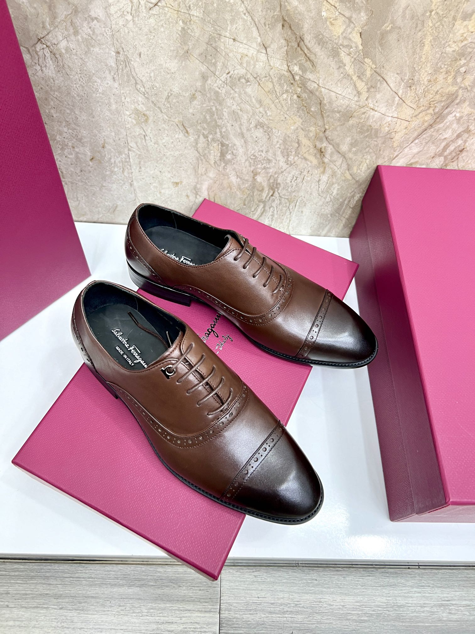 Salvatore Ferragamo Men's Leather Oxfords Dress Shoes - Classic Style 5 i1727294310 6621 4
