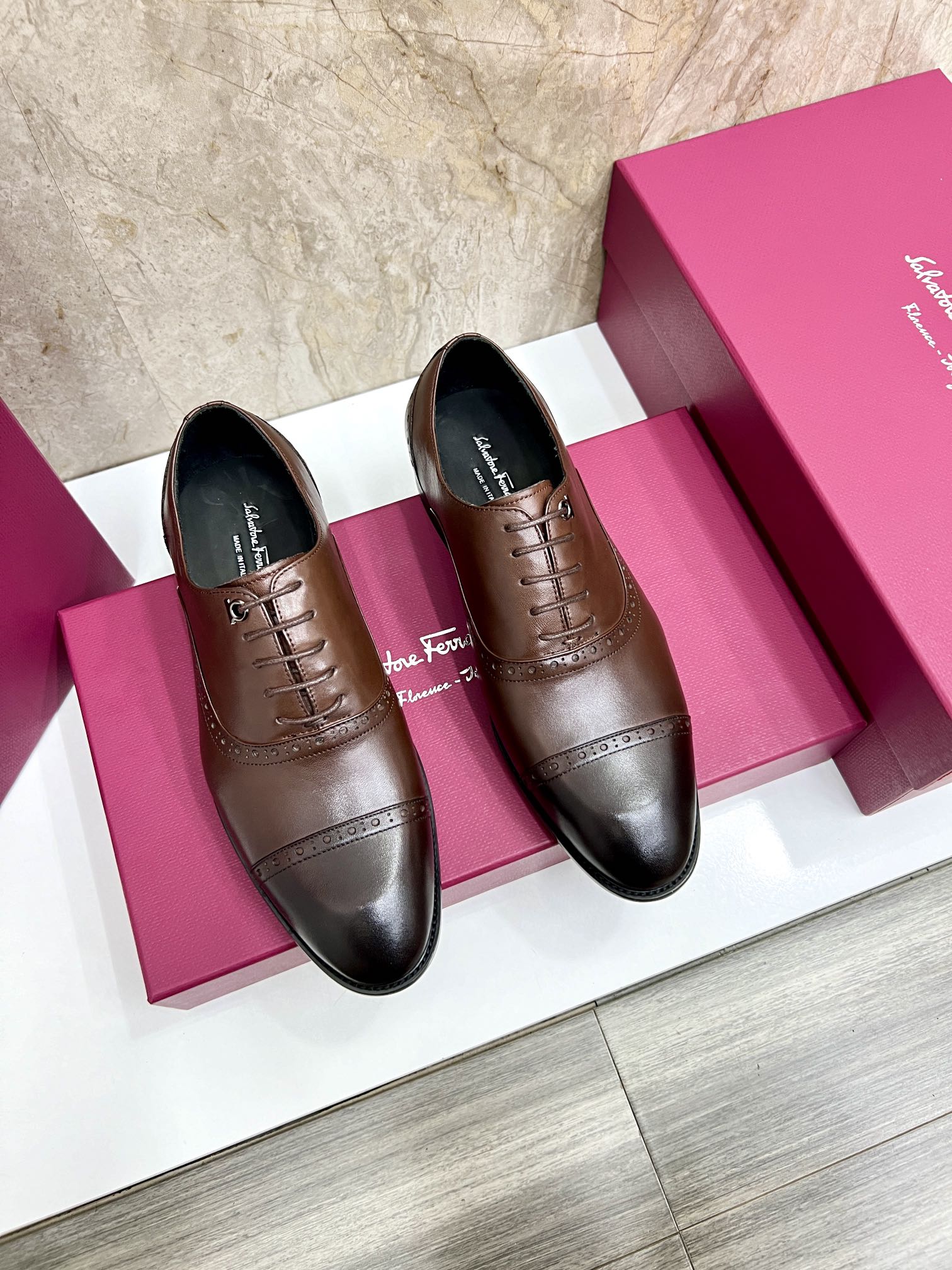 Salvatore Ferragamo Men's Leather Oxfords Dress Shoes - Classic Style 2 i1727294310 8768 0