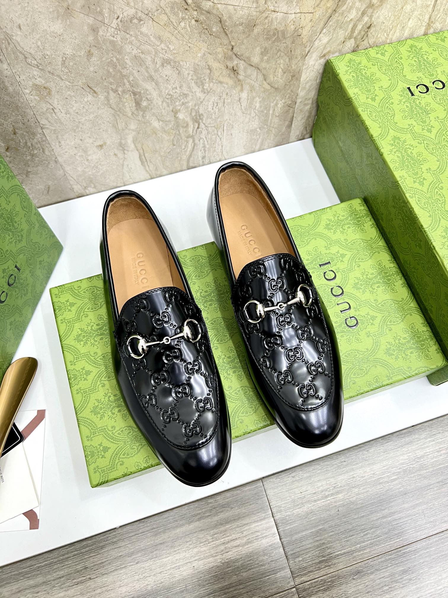 Gucci Men's Black Leather Loafers with Metal Horsebit Buckle: Iconic Style 2 i1731904846 3403 8