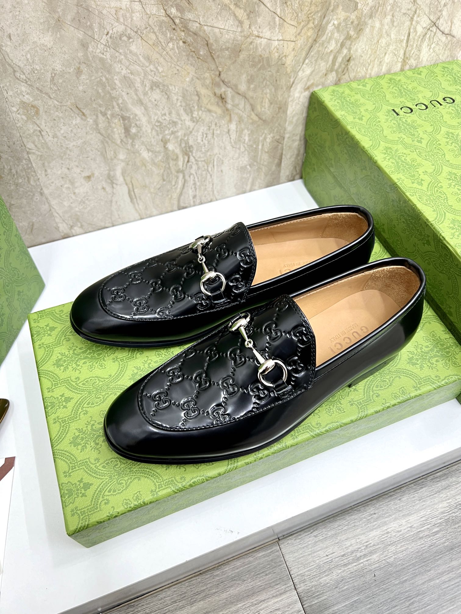 Gucci Men's Black Leather Loafers with Metal Horsebit Buckle: Iconic Style 3 i1731904846 8749 0