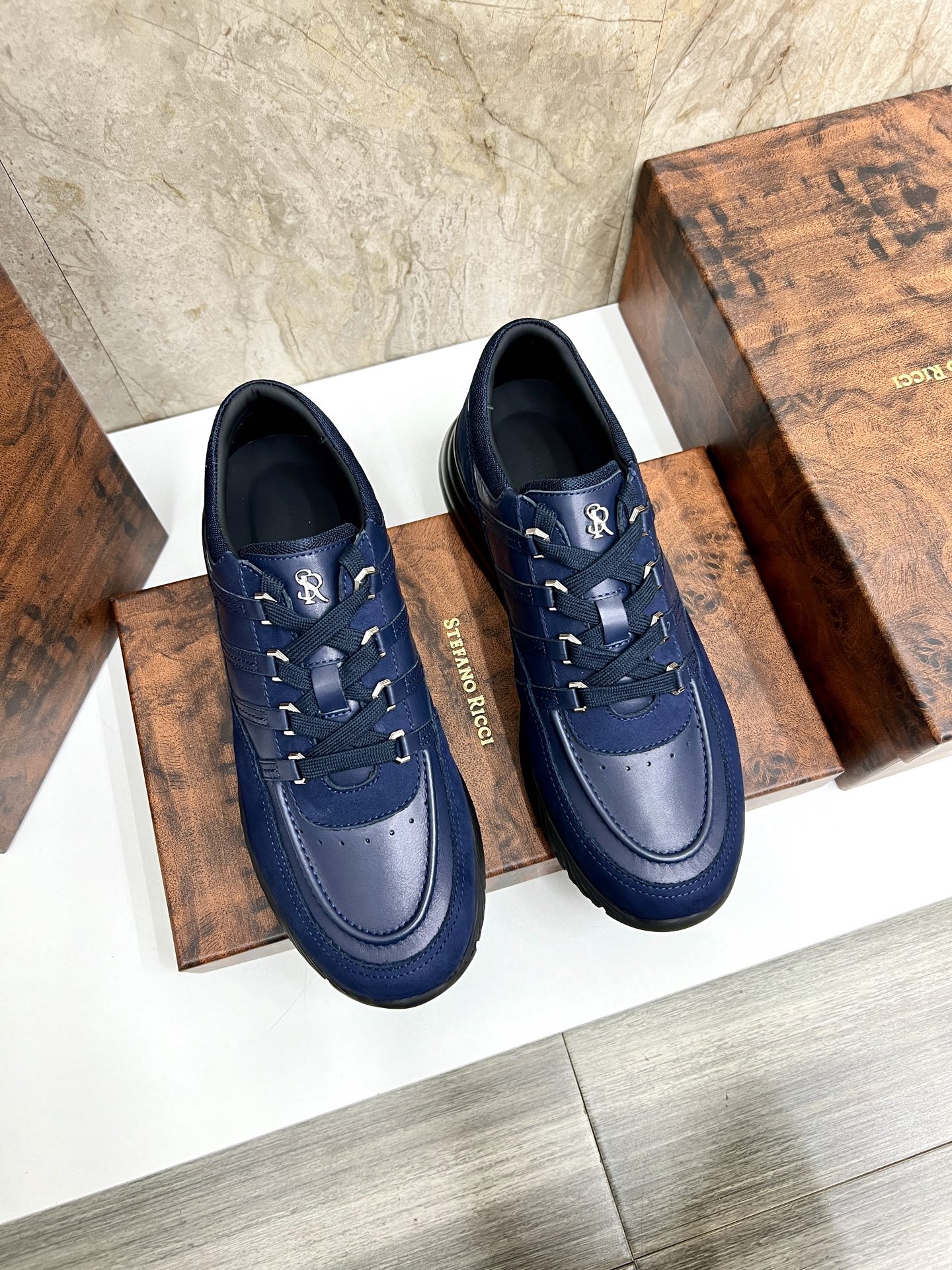 NO:272185,Original quality! Stefano Ricci men's casual leather shoes. It uses imported original calf leather. The leather is soft and delicate, and the comfort is excellent!  Ultra-light foamed outsole. 38-44 sizes, cowhide19860909原版品质!Stefano Ricci（史蒂芬）男士休闲皮鞋.采用进口原版小牛皮 .皮质柔软细腻,舒适度极好！超轻的发泡大底.38-44码,,cowhide,Men's shoes