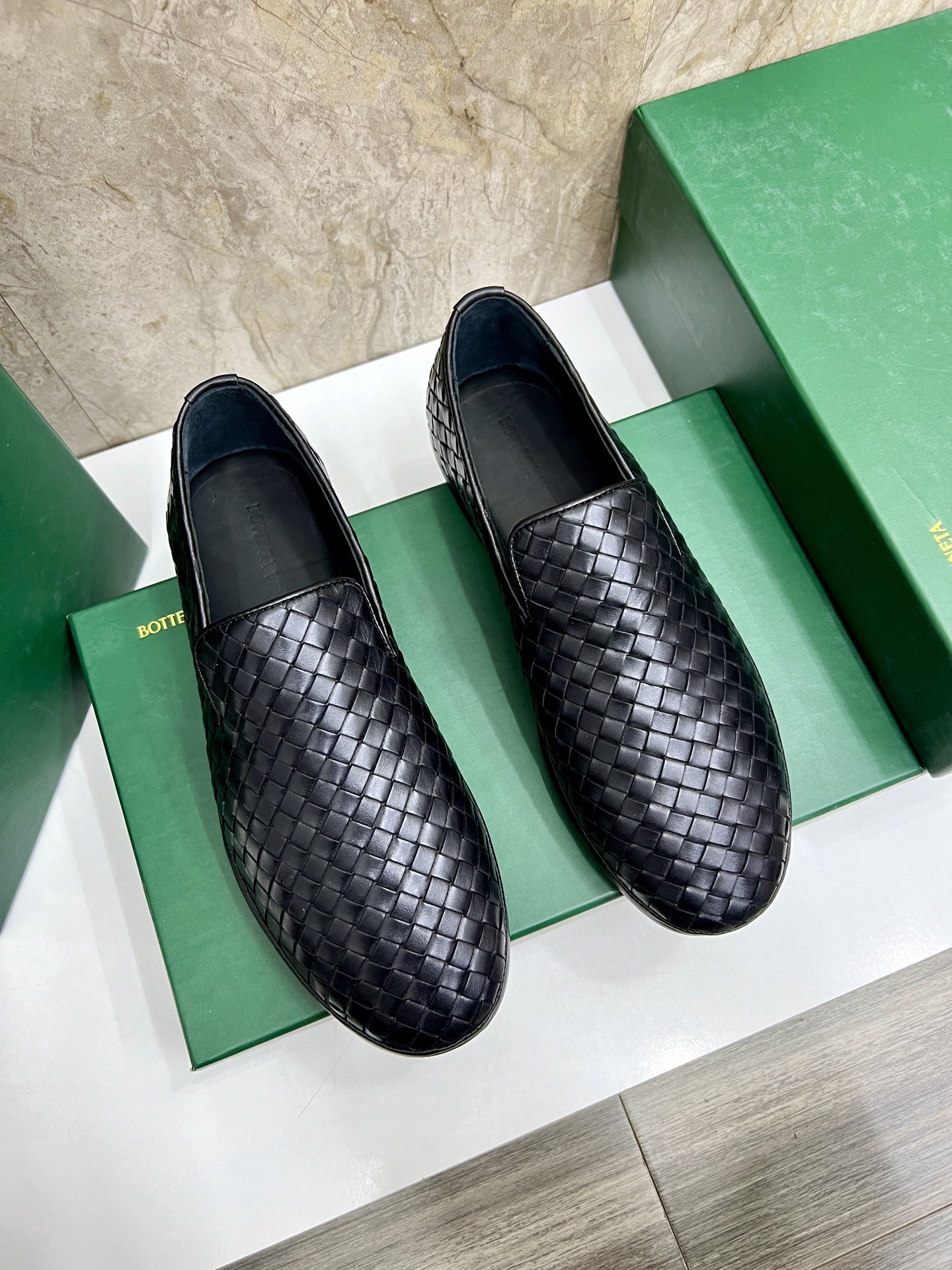 Bottega Veneta Mocassins Homme en Cuir Intrecciato Noir - Confort et Style