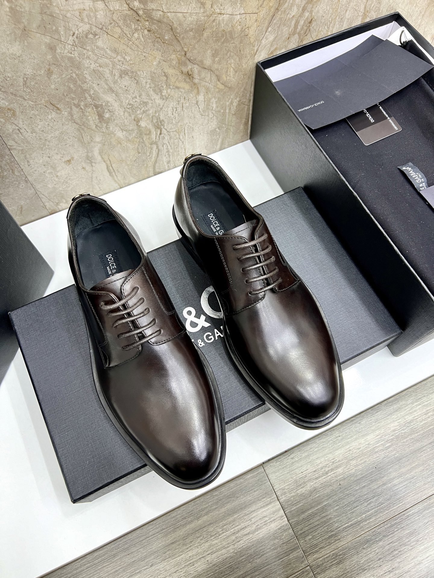 NO:273533,D&G Bernini series mocasin shoes, embellished with new antique signs. Made of Mino calf leather, retro and shiny texture complement each other, releasing the exquisite charm of contemporary Size 39-44 (38.45.46 custom made), Dolce&Gabbana,cowhide19860909D&G Bernini 系列莫卡辛鞋,点缀全新仿古标牌.采用 Mino 小牛皮制成,复古与亮泽质感相得益彰,释放当代考究魅力 Size 39-44(38.45.46订做）,,Dolce&Gabbana,cowhide,Men's shoes