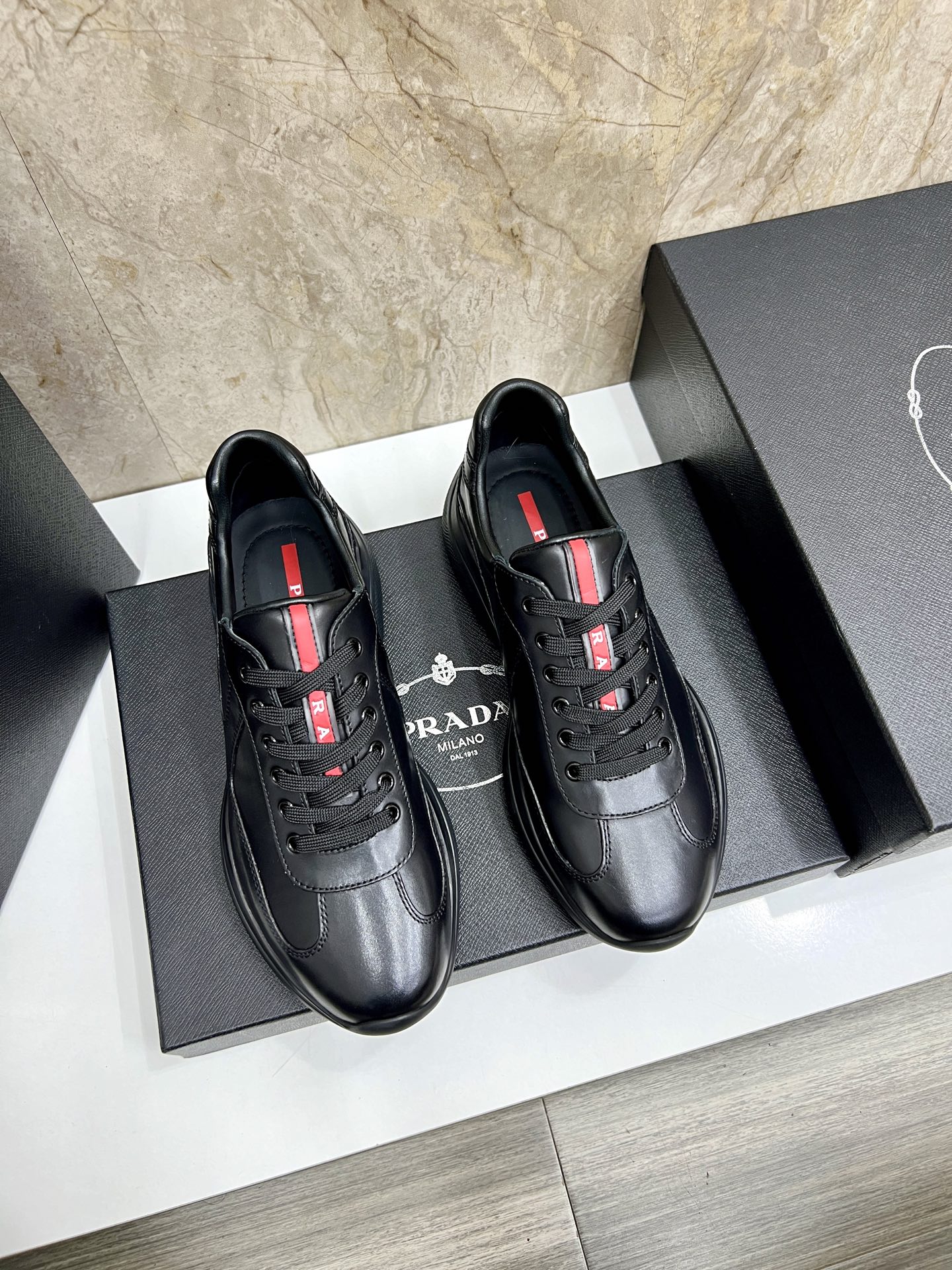 NO:273774,P home classic model original equipped with Italian imported cowhide upper, fully imported breathable movable pad with mesh lining, original two-color wear-resistant molding bottom, high quality, welcome comparison Number of 39-44 (38, 45, customized), cowhide19860909P家 经典款 原厂配置意大利进口牛皮鞋面、全进口透气活动垫配网布内里、原厂双色耐磨成型底、高品质、欢迎对比 码数39-44（38、45、订做）,,cowhide,Men's shoes