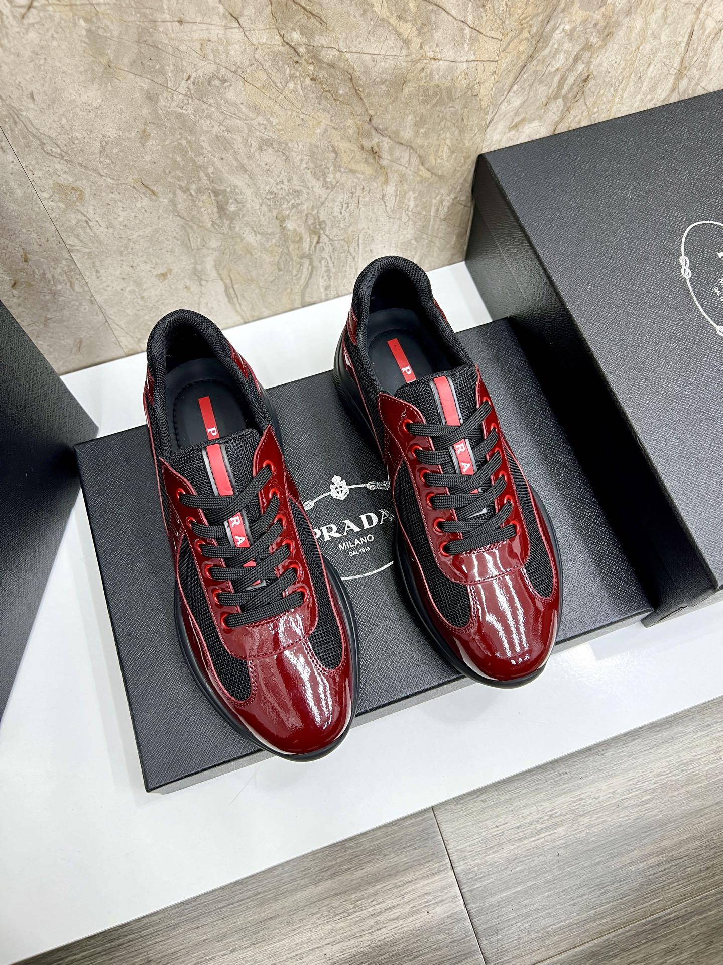 NO:273776,P home classic model original configuration Italian imported patent leather with breathable Y-version upper, fully imported breathable movable pad with mesh lining, original two-color wear-resistant molding bottom, high quality, welcome comparison Number 39-44 (38, 45, customized),19860909P家 经典款 原厂配置意大利进口漆皮配透气Y版布鞋面、全进口透气活动垫配网布内里、原厂双色耐磨成型底、高品质、欢迎对比 码数39-44（38、45、订做）,,Men's shoes