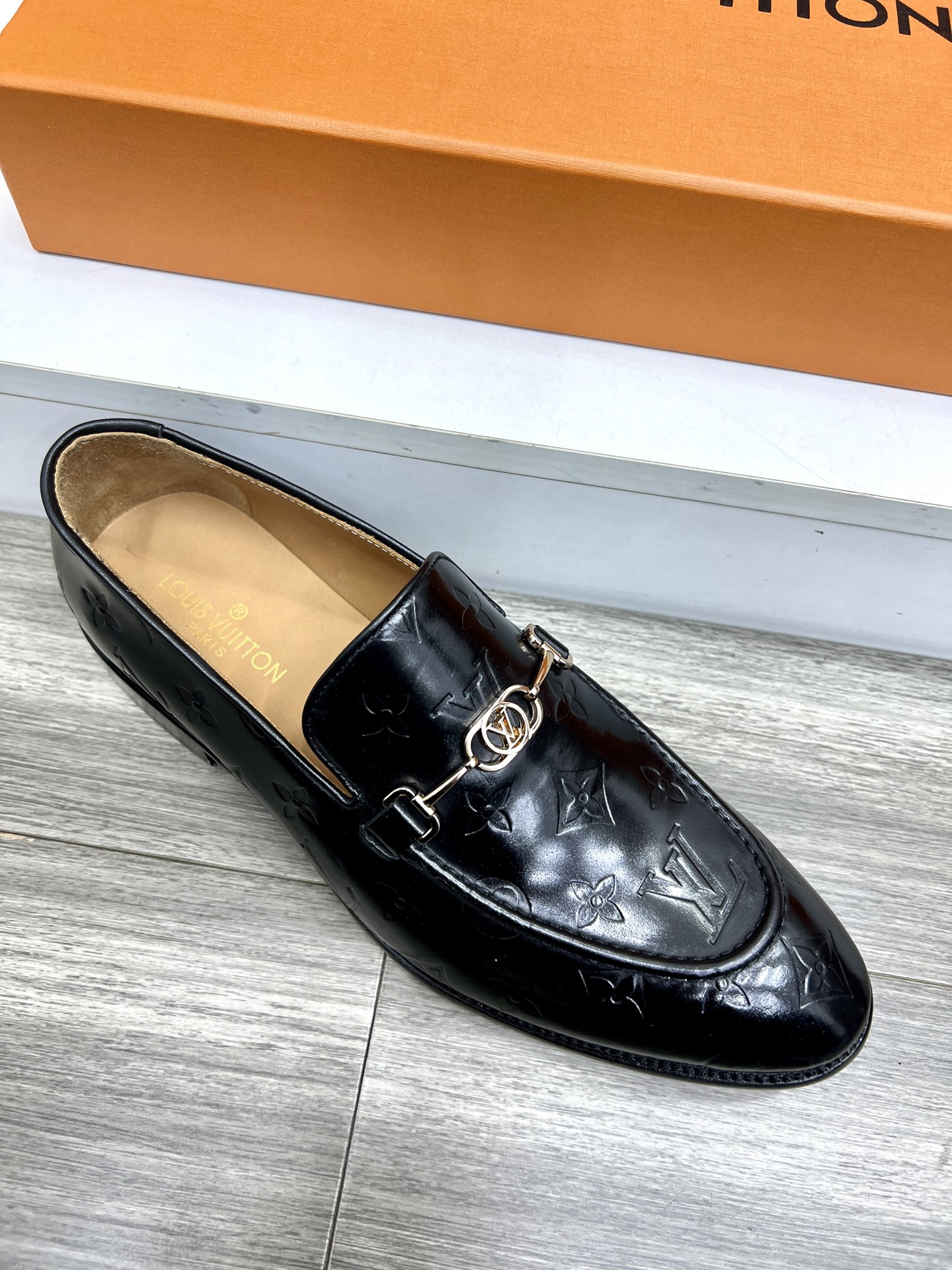 Louis Vuitton Vendome Flex Loafer in Black Leather with Monogram Detailing 6 i1742487904778 2490 0 4