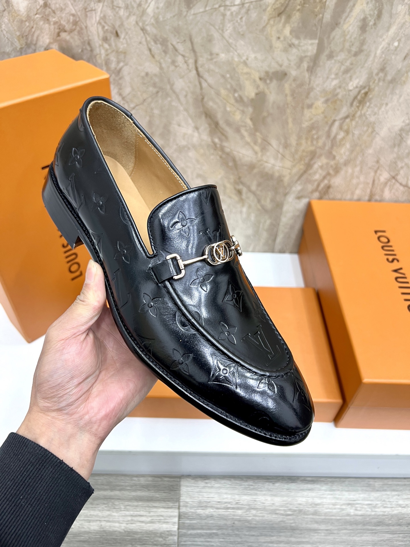 Louis Vuitton Vendome Flex Loafer in Black Leather with Monogram Detailing 8 i1742487904779 1911 0 6