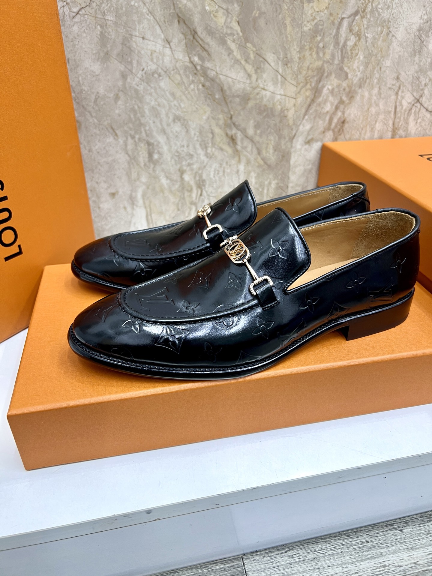 Louis Vuitton Vendome Flex Loafer in Black Leather with Monogram Detailing 3 i1742487912621 8223 0 1