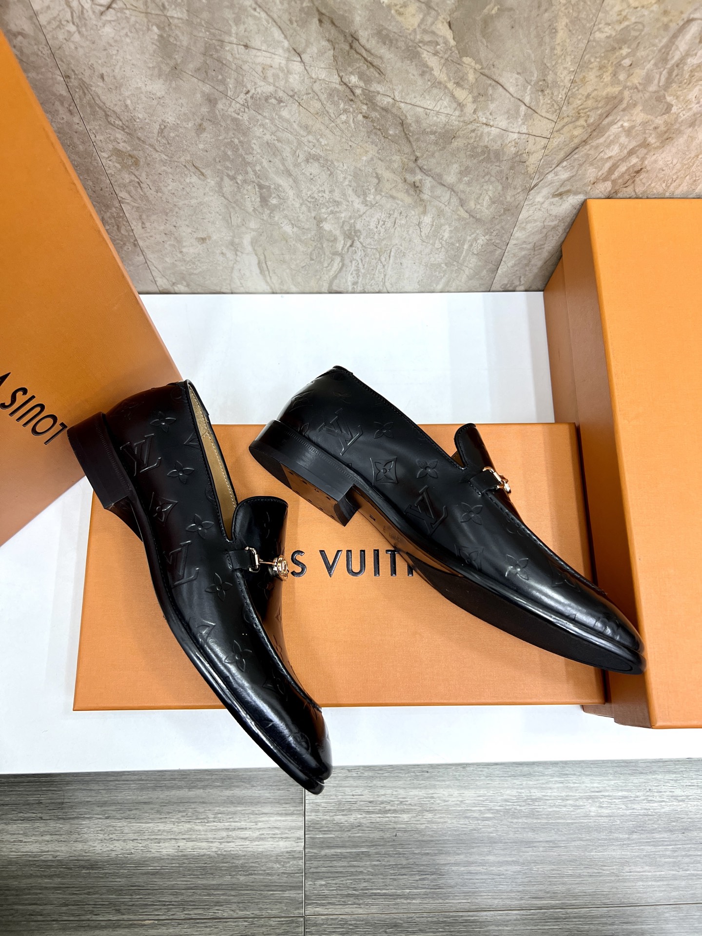 Louis Vuitton Vendome Flex Loafer in Black Leather with Monogram Detailing 5 i1742487912667 4247 0 3