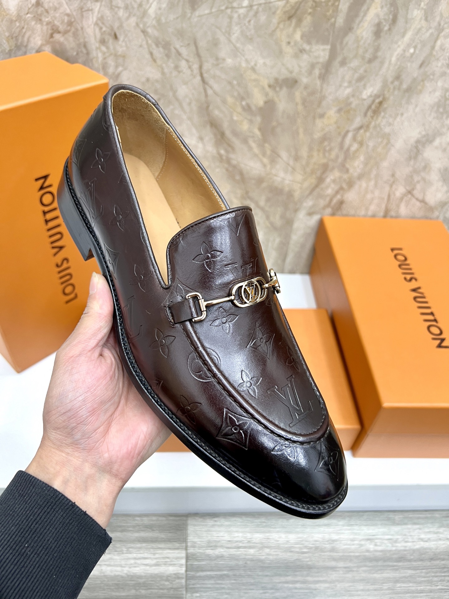 Louis Vuitton Vendome Flex Loafer in Black Leather with Monogram Detail 8 i1742487959418 4055 0 6