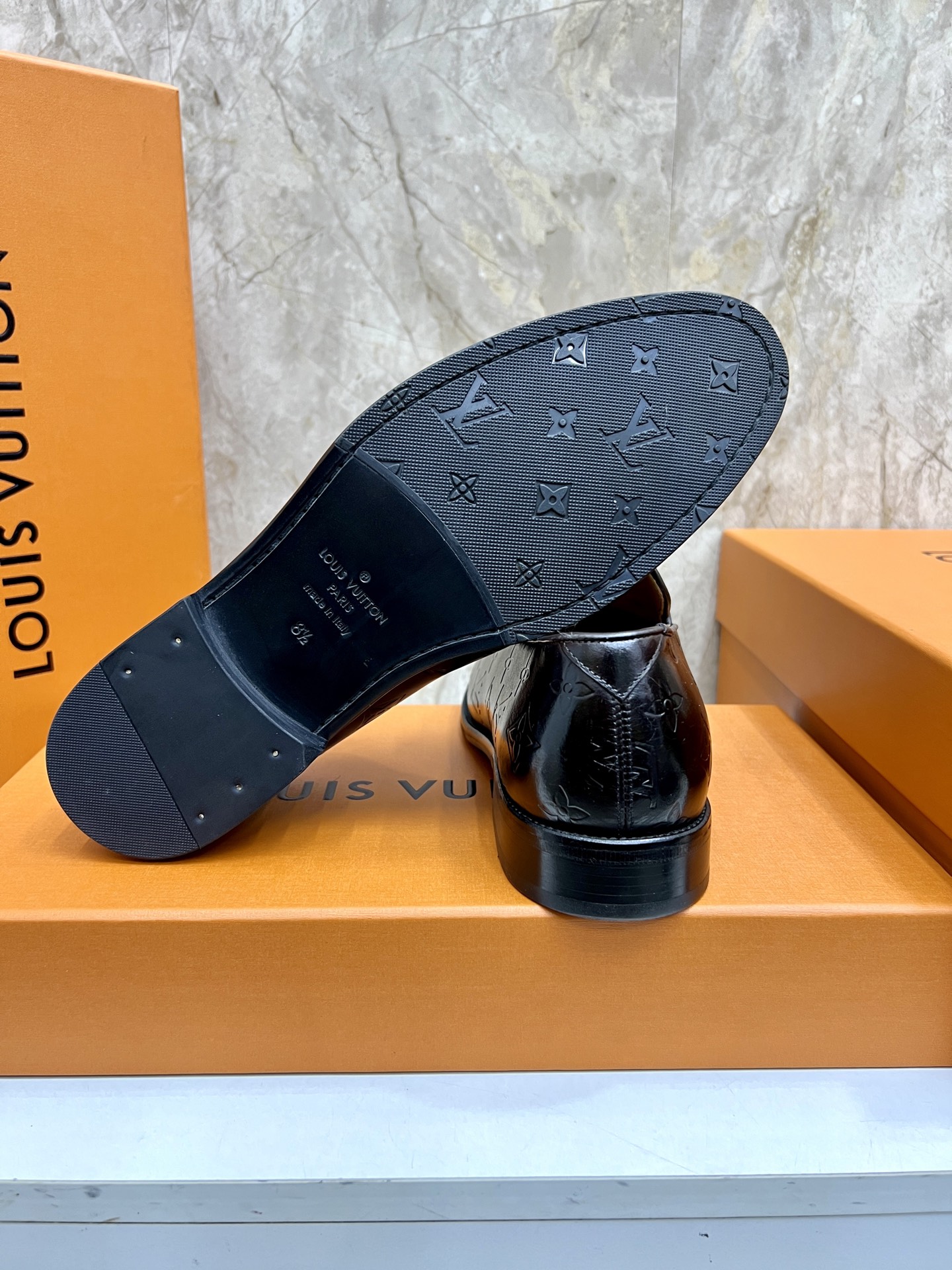 Louis Vuitton Vendome Flex Loafer in Black Leather with Monogram Detail 9 i1742487959507 1431 0 7