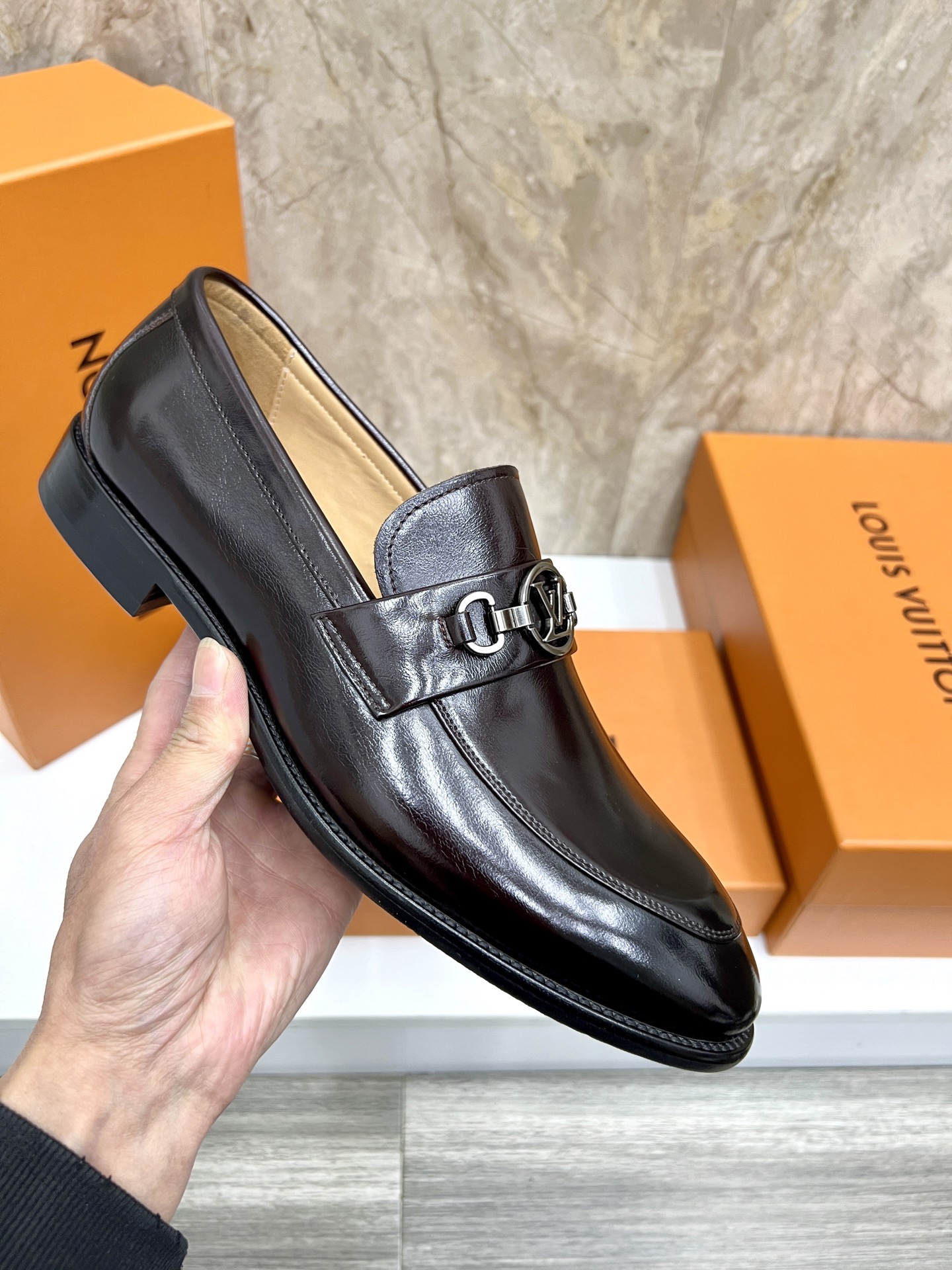 Louis Vuitton Vendome Flex Loafer in Black Leather with Monogram Detail 8 i1742488054423 4724 0 6
