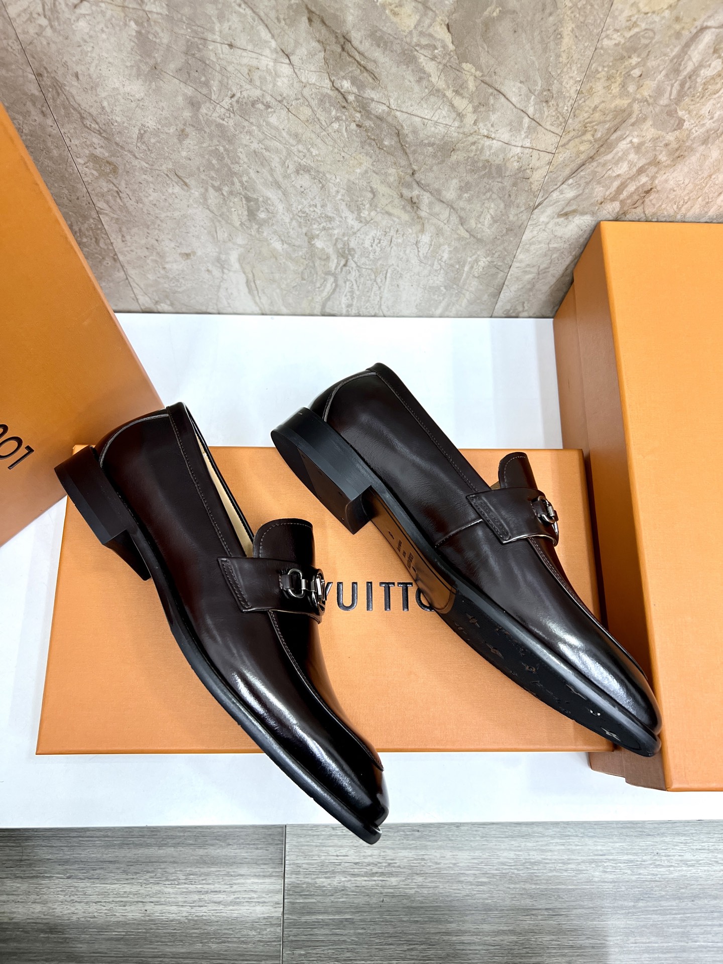 Louis Vuitton Vendome Flex Loafer in Black Leather with Monogram Detail 5 i1742488054541 8208 0 3