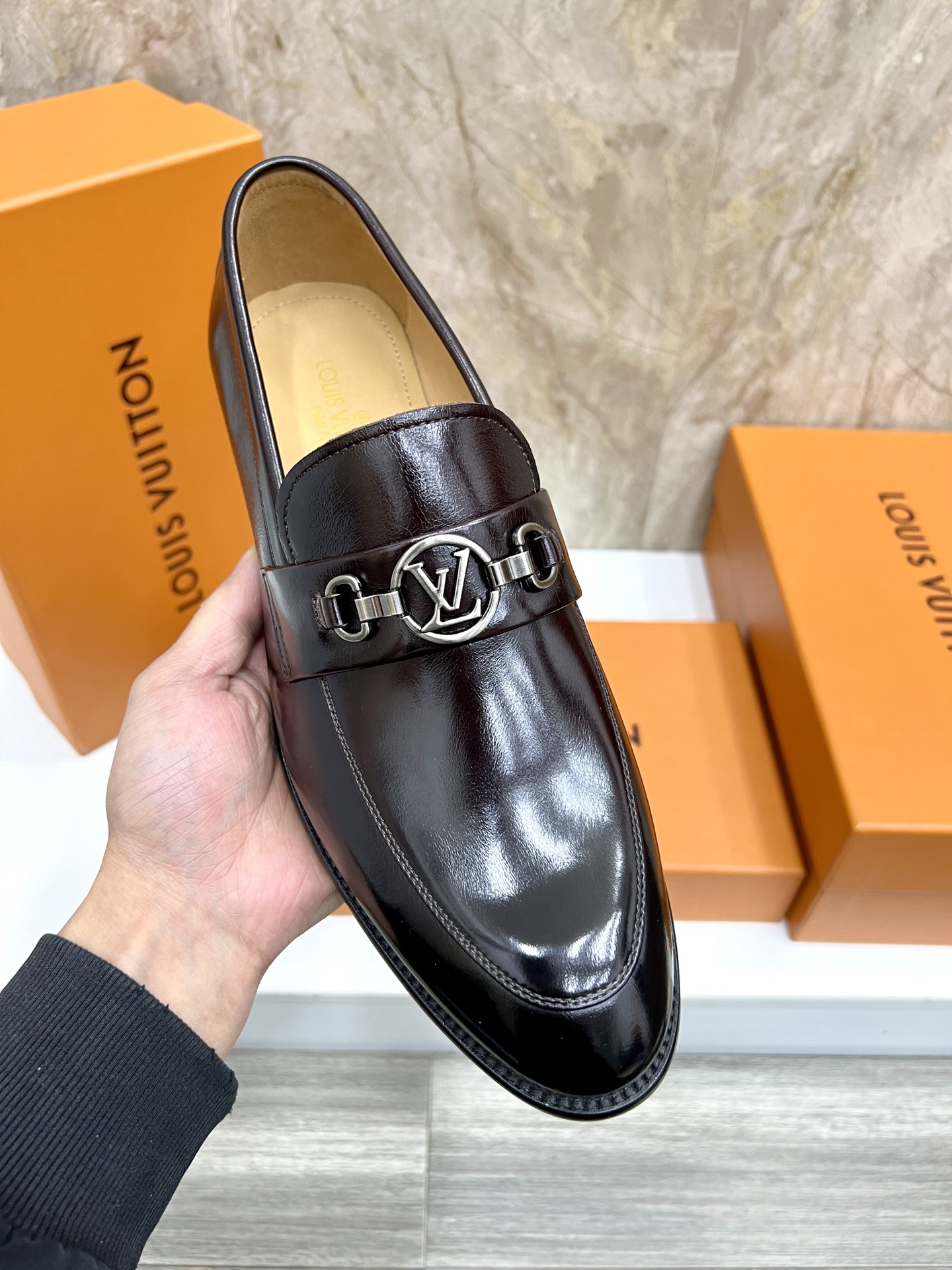 Louis Vuitton Vendome Flex Loafer in Black Leather with Monogram Detail 9 i1742488060272 9847 0 7