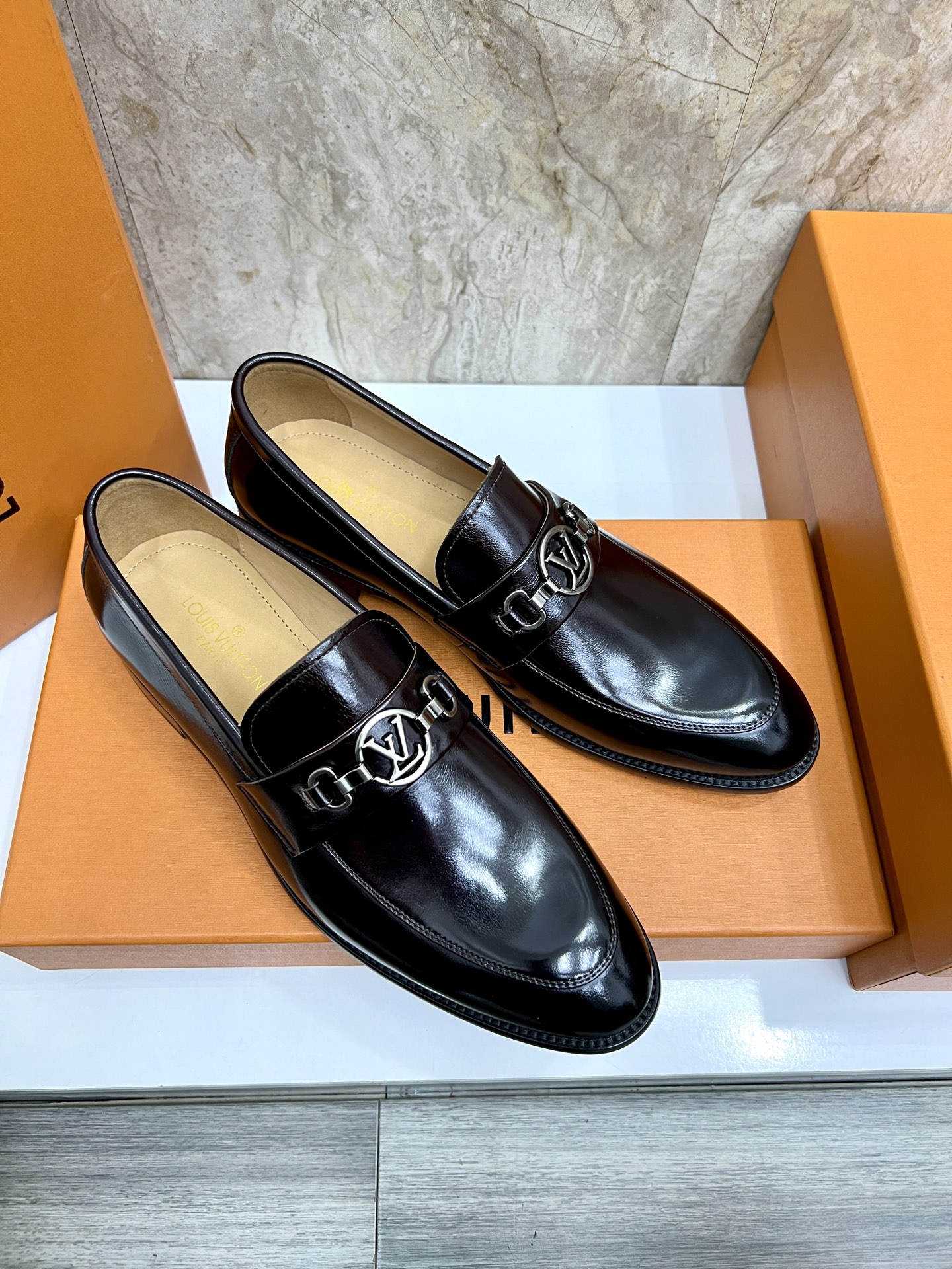 Louis Vuitton Vendome Flex Loafer in Black Leather with Monogram Detail 4 i1742488062542 5877 0 2