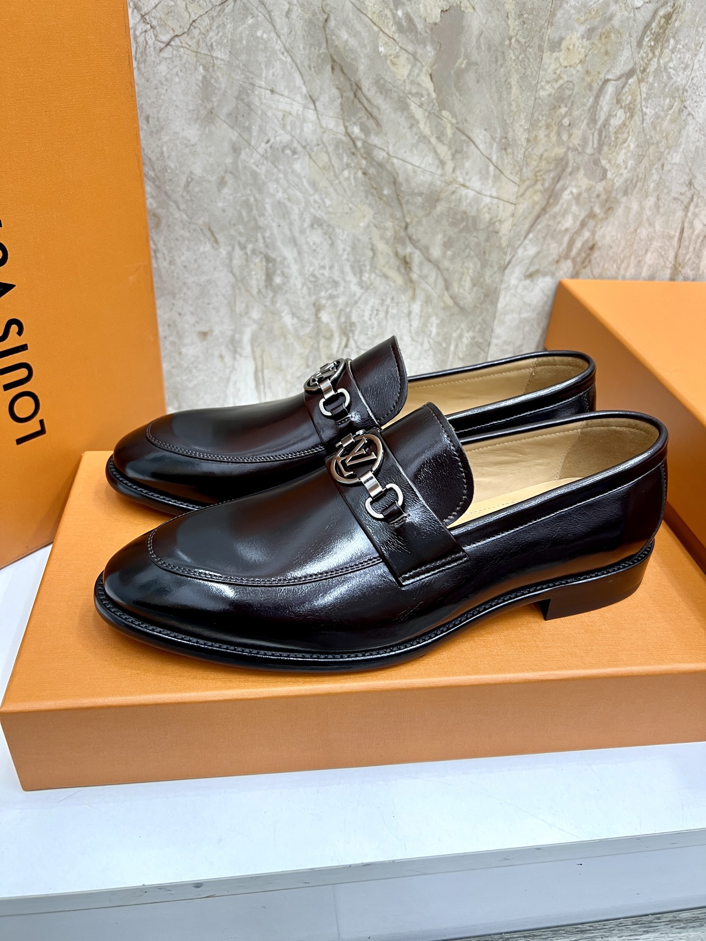 Louis Vuitton Vendome Flex Loafer in Black Leather with Monogram Detail 3 i1742488062560 806 0 1