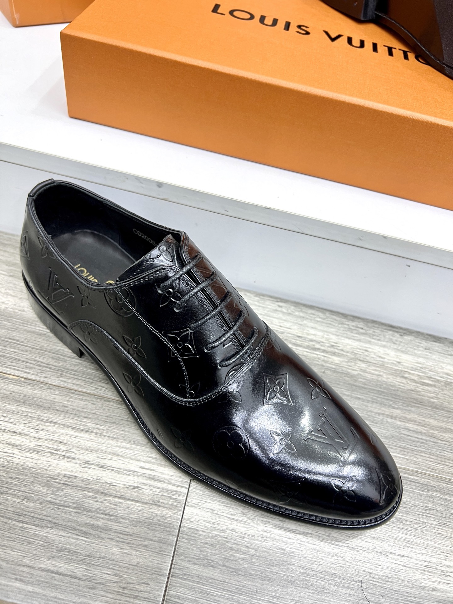 Louis Vuitton Vendome Flex Leather Oxford Shoes for Men, Monogram Detail 6 i1742488120749 2797 0 4