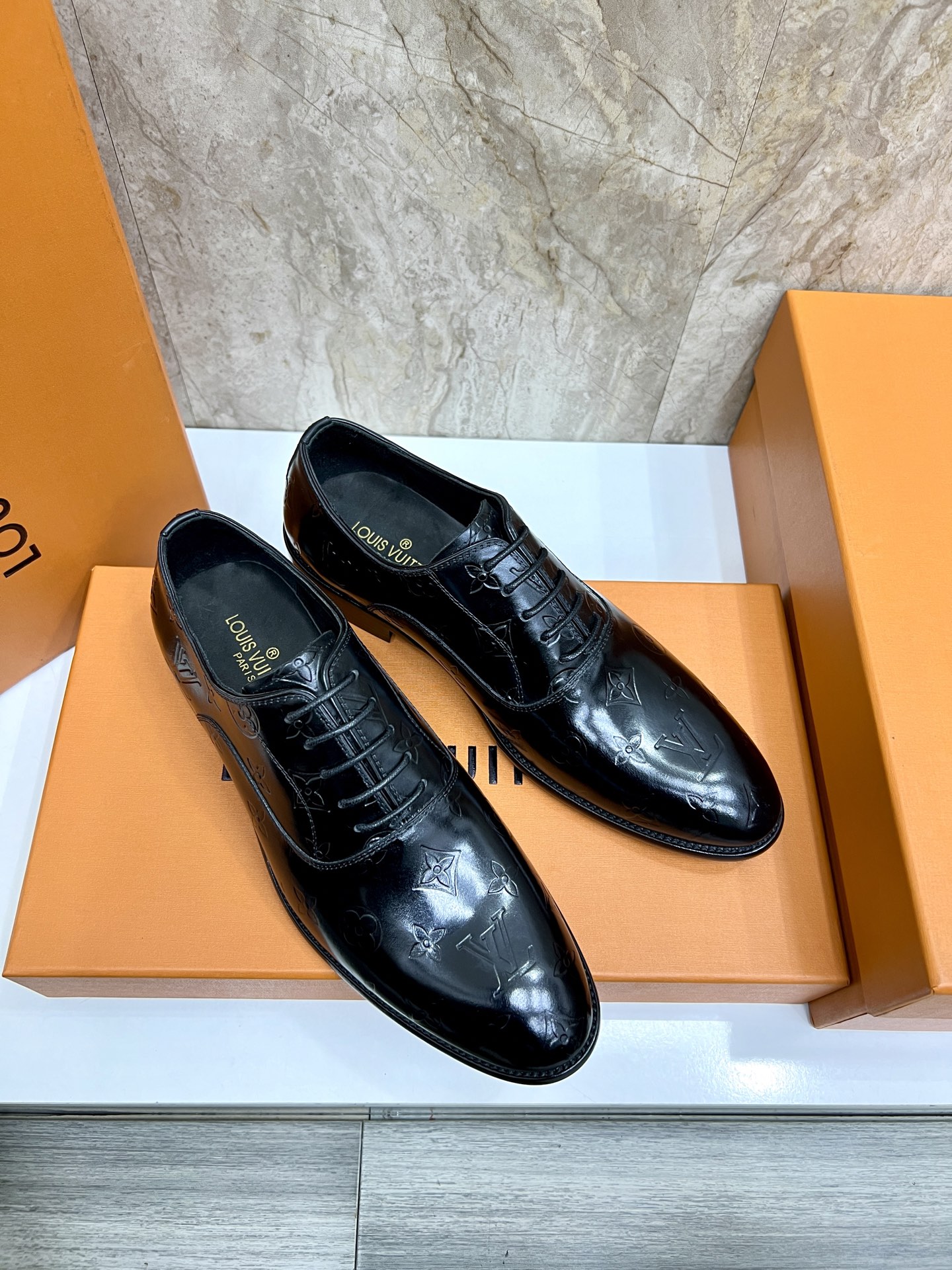 Louis Vuitton Vendome Flex Leather Oxford Shoes for Men, Monogram Detail 4 i1742488120762 1468 0 2