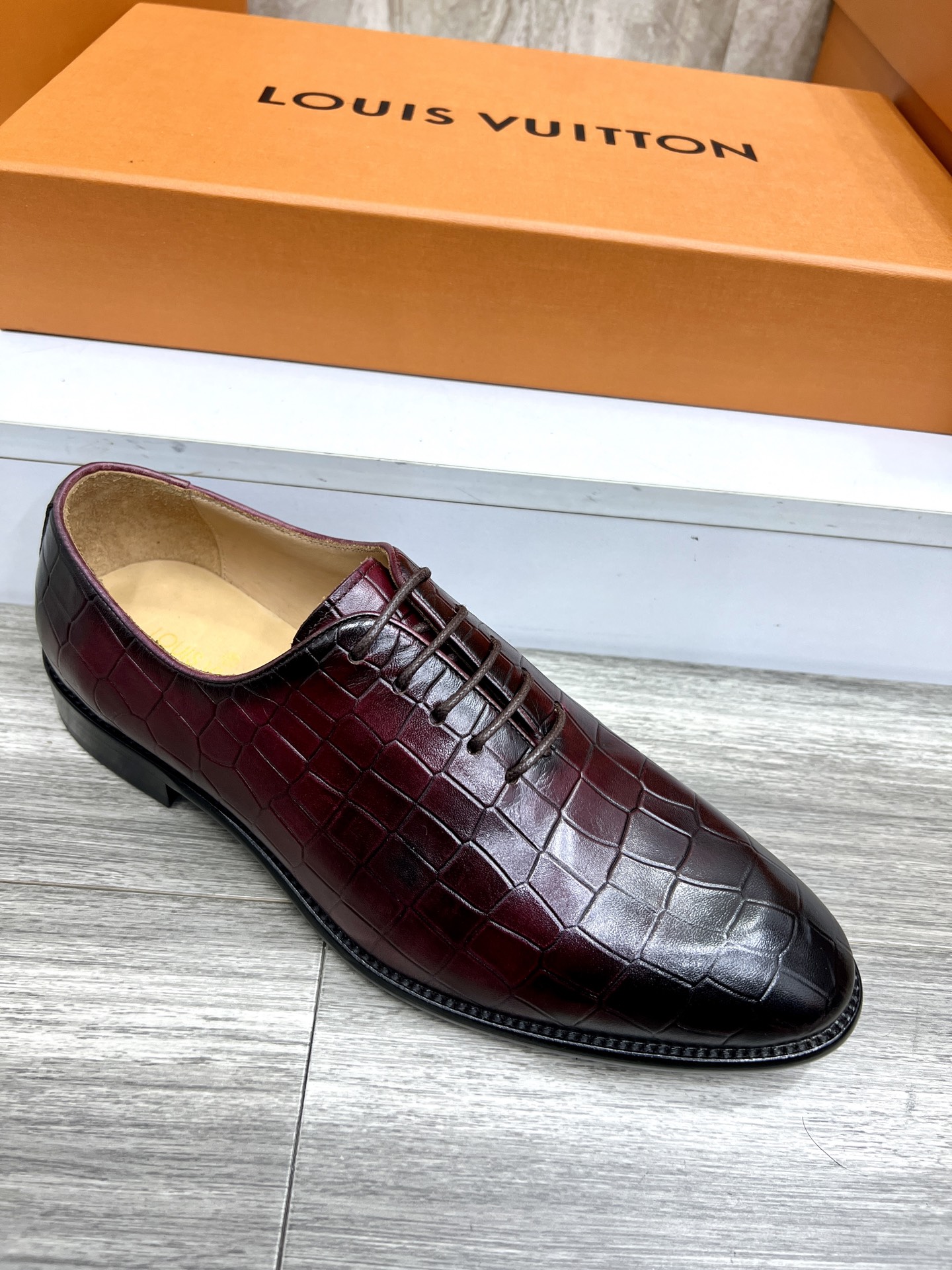 Louis Vuitton Vendome Flex Loafers in Leather with Monogram Detail 6 i1742488205342 7980 0 4