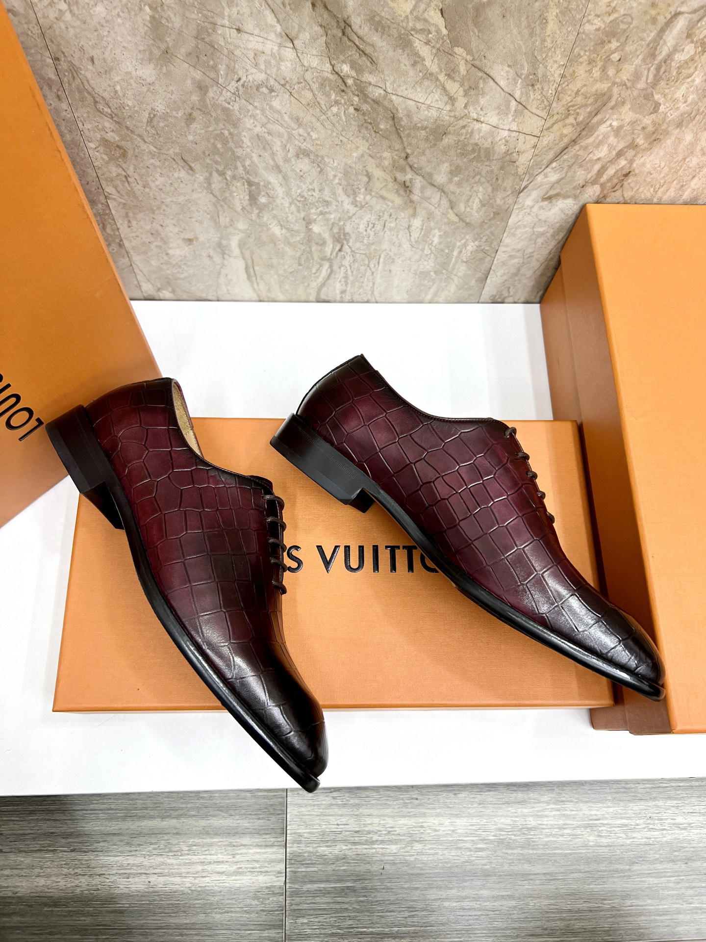 Louis Vuitton Vendome Flex Loafers in Leather with Monogram Detail 5 i1742488205438 584 0 3