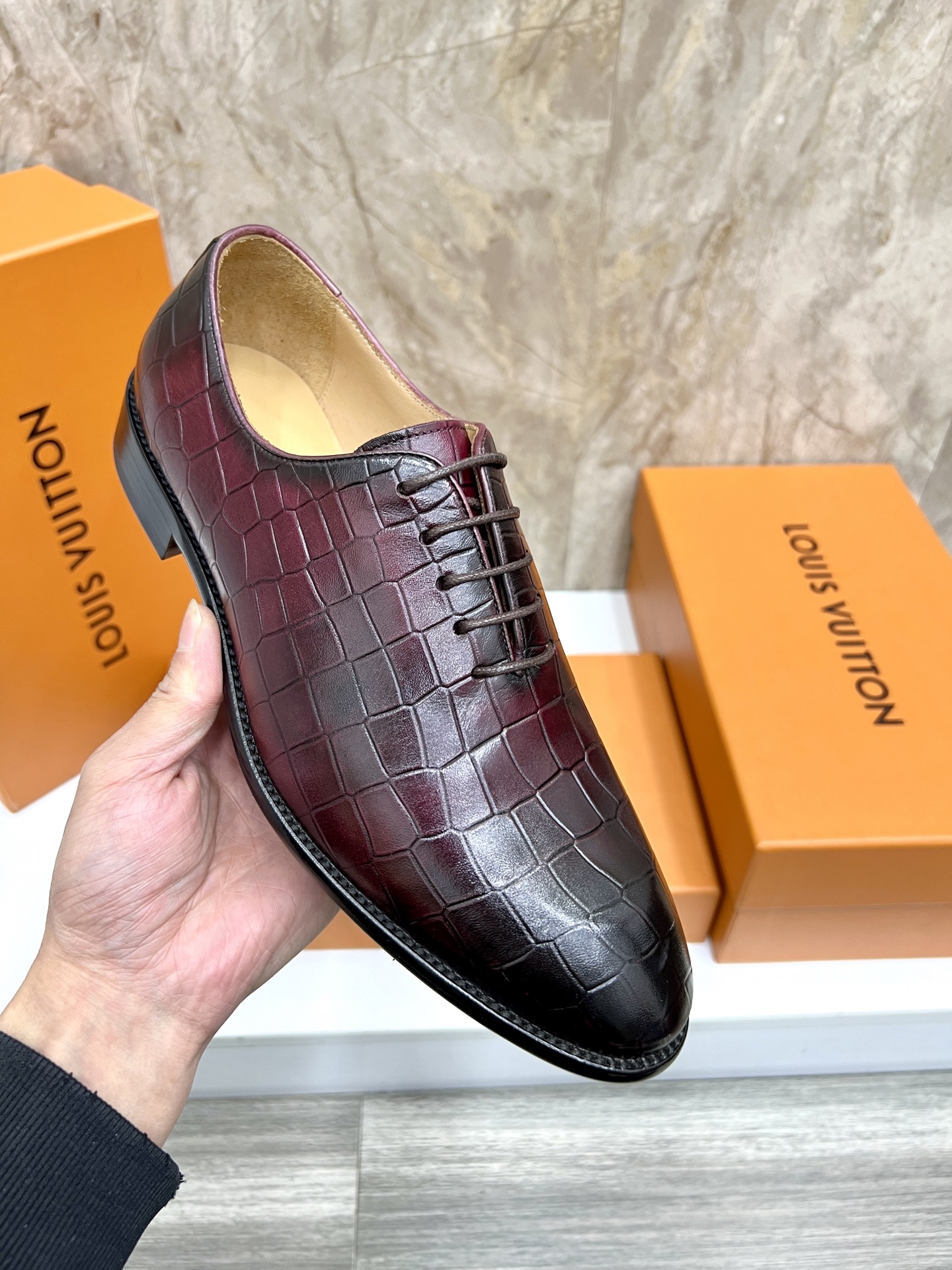 Louis Vuitton Vendome Flex Loafers in Leather with Monogram Detail 8 i1742488209882 4746 0 6